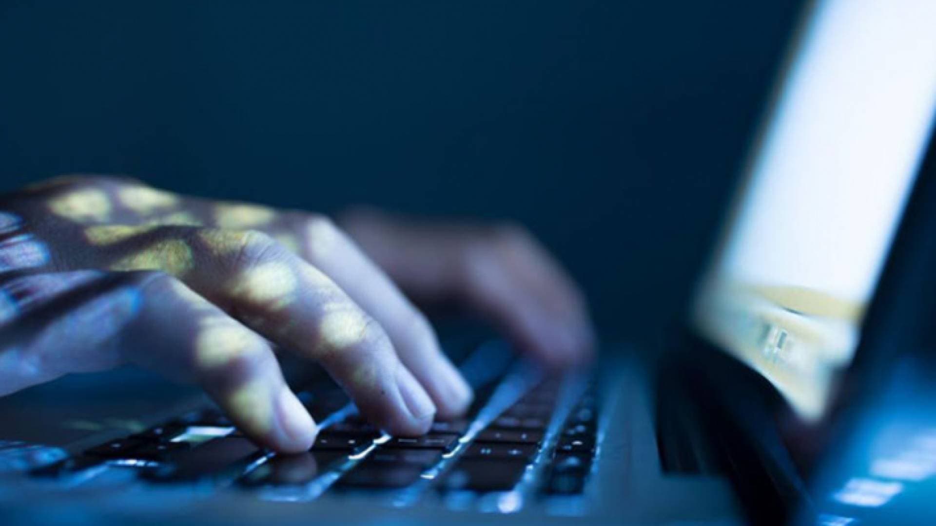 ما هي العقوبة الجديدة لمروج المخدرات عبر الإنترنت في الأردن؟