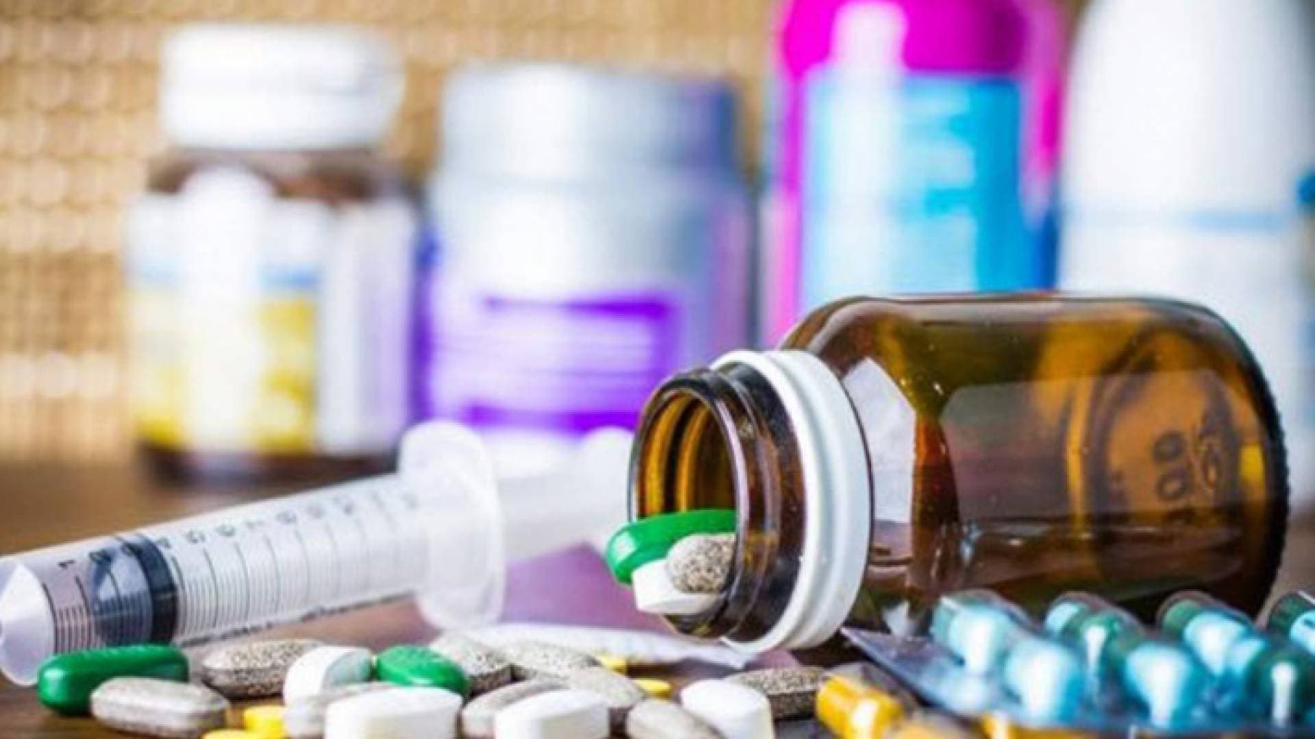 تحذيرات من مستحضرات غير مجازة يروج لها عبر مواقع التواصل