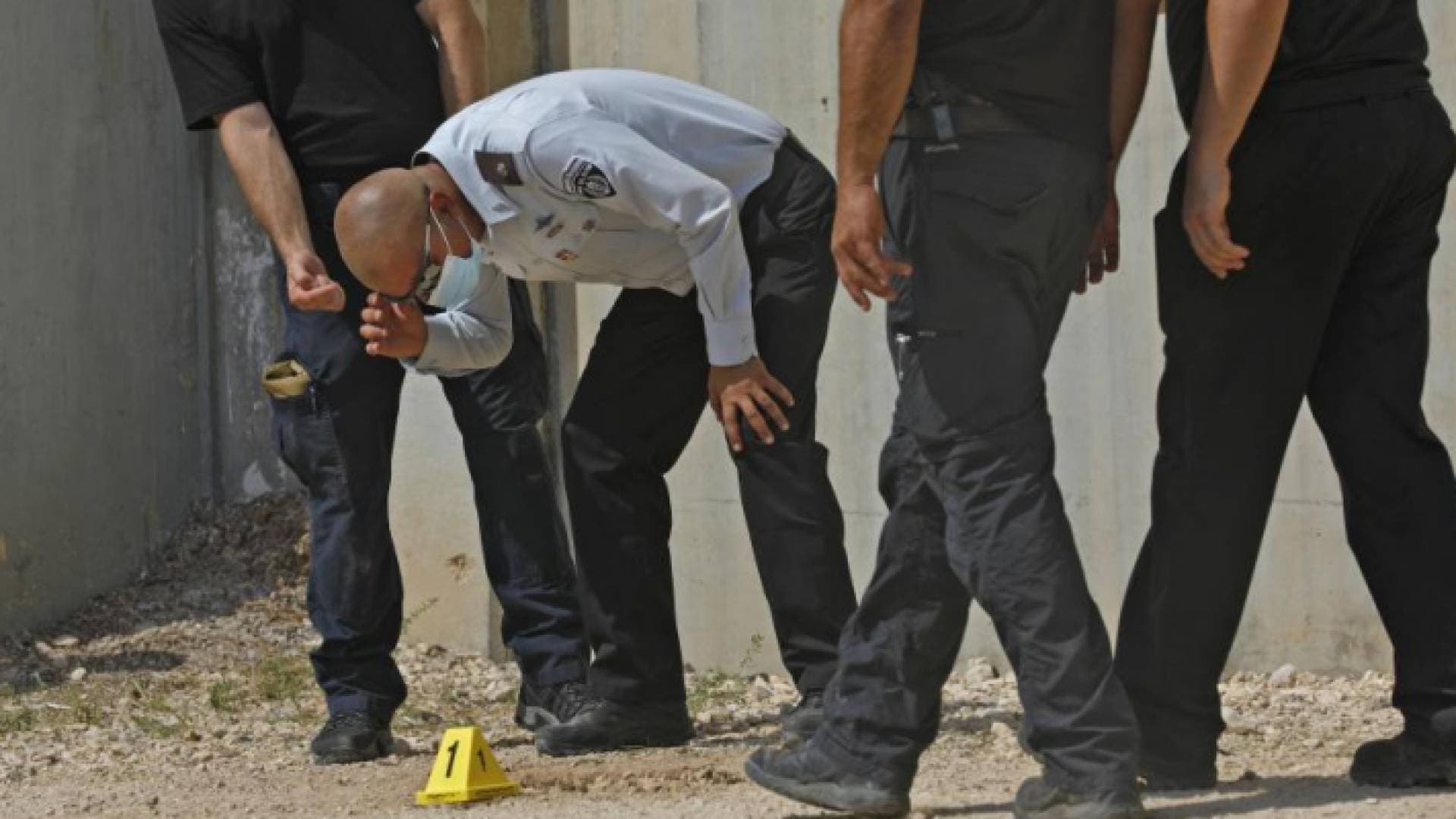 ألف جندي إسرائيلي وكلاب أثر في عمليات البحث عن أبطال "نفق الحرية"