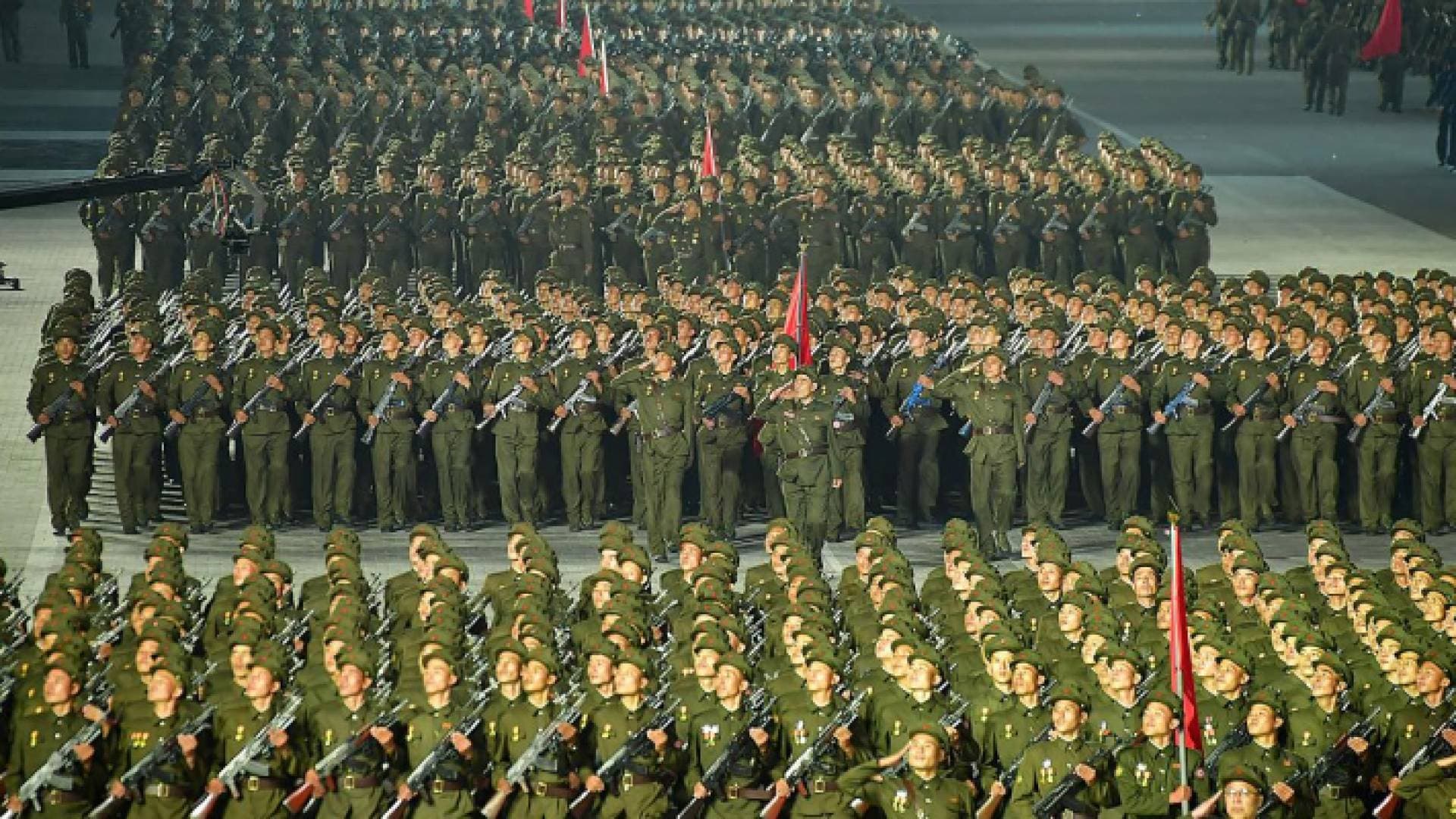 كوريا الشمالية نظمت عرضا من دون صواريخ في ذكرى تأسيسها