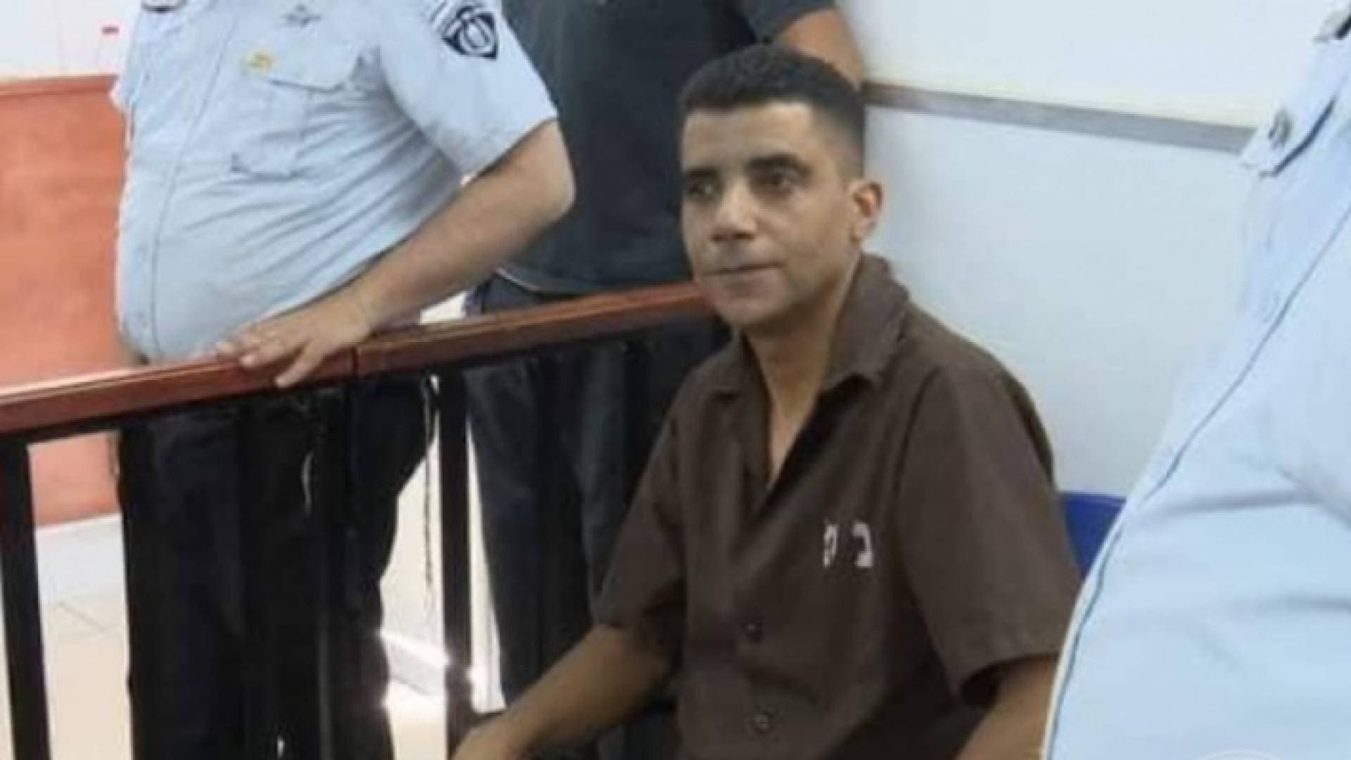 قناة عبرية: زكريا زبيدي دخل متجرا وأجرى اتصالا هاتفيا بعد خروجه من سجن جلبوع
