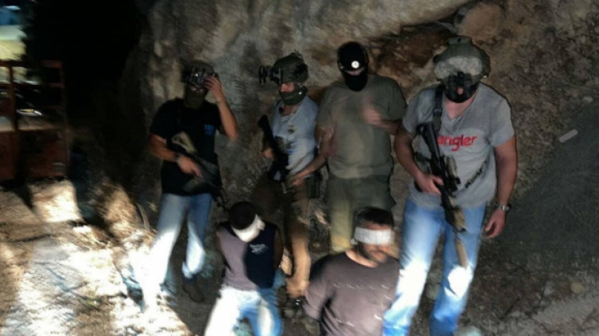إعلام عبري: اعتقال أسيرين اثنين آخرين وهما زكريا الزبيدي ومحمد العارضة - فيديو وصور