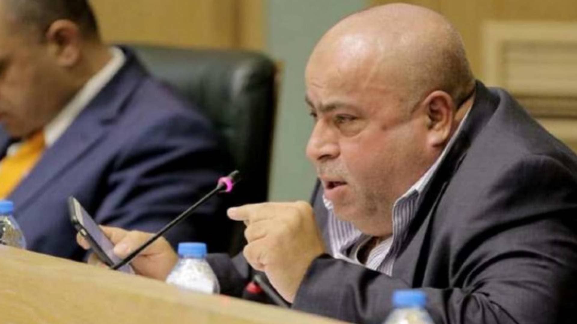 النائب عطيه يمطر حكومة الخصاونة بـ١٠ أسئلة عن مشروع الناقل الوطني