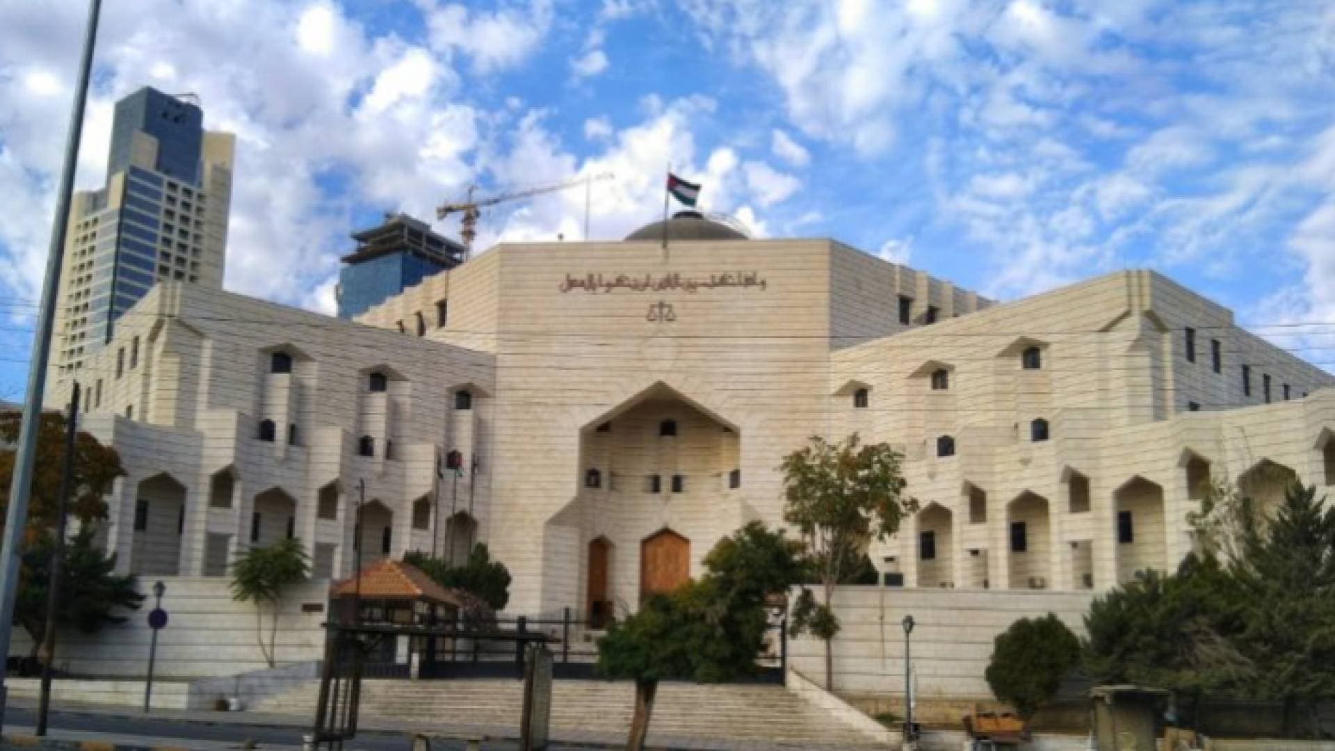 صلح عمان تصدر أحكاما بحبس عدد من المسؤولين أدينوا بالفساد.. تفاصيل
