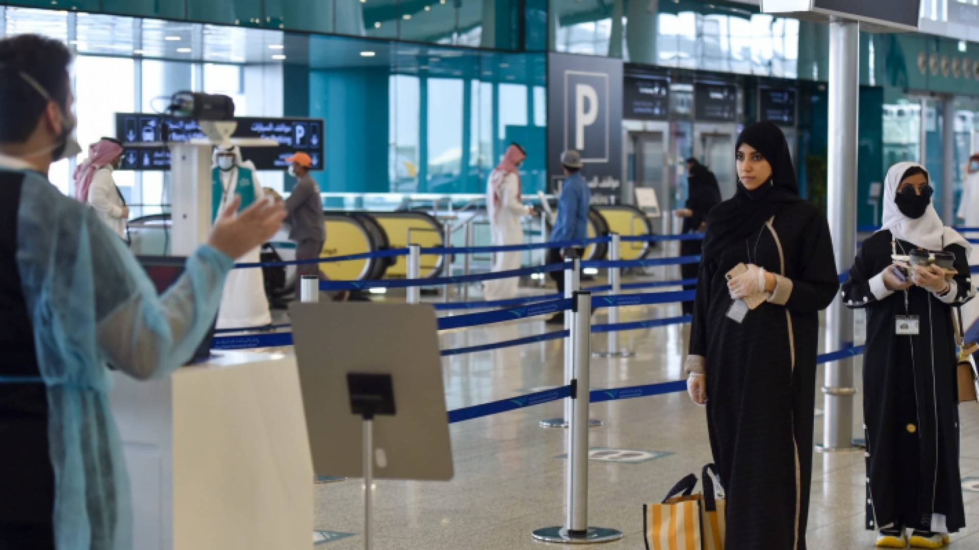 السعودية.. تعديل إجراءات دخول المقيمين والزائرين