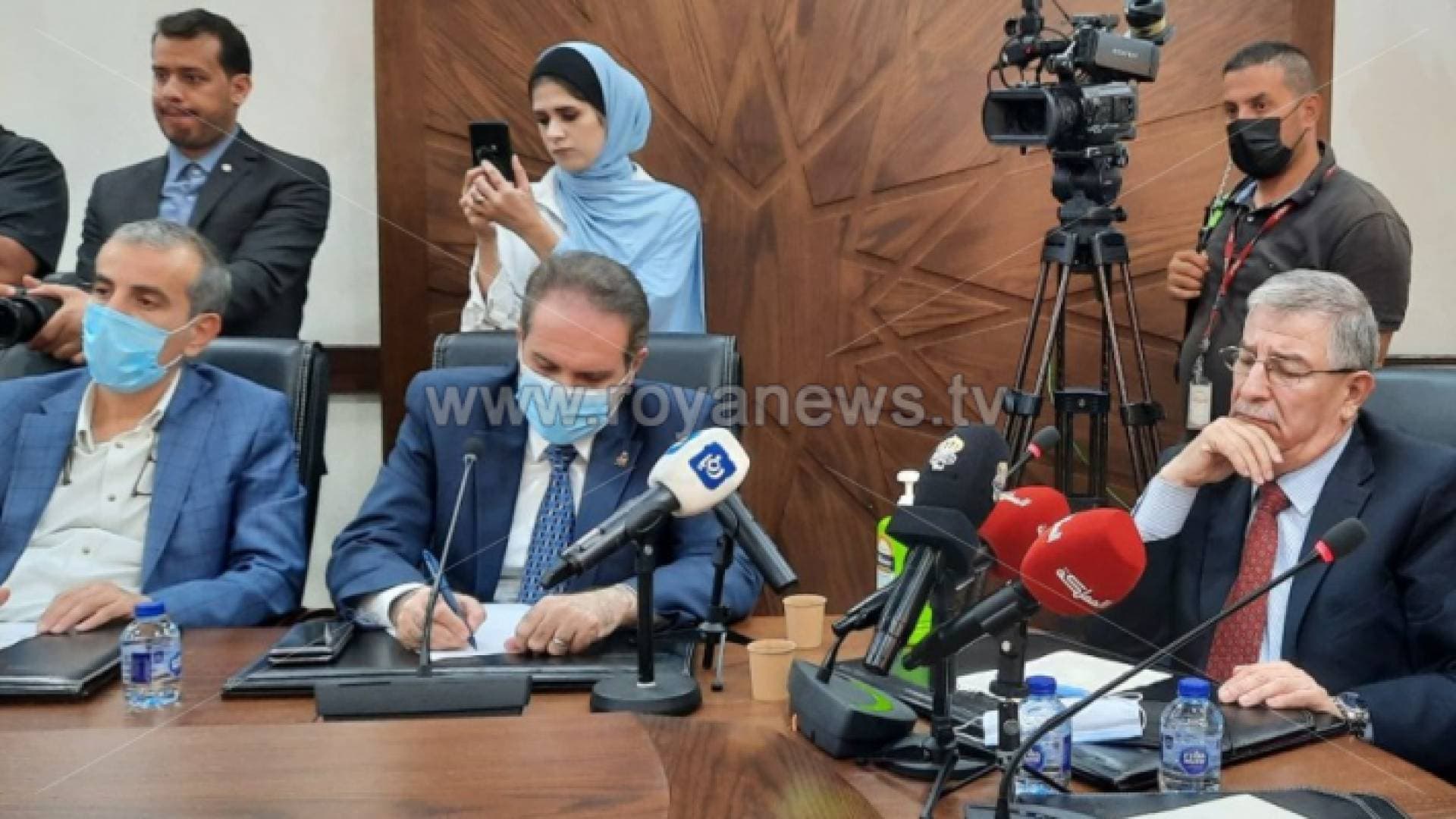 الهواري: خسارة الطفلة لين غير مقبولة.. ونواب يردون: الكادر الطبي "تعبان" - فيديو