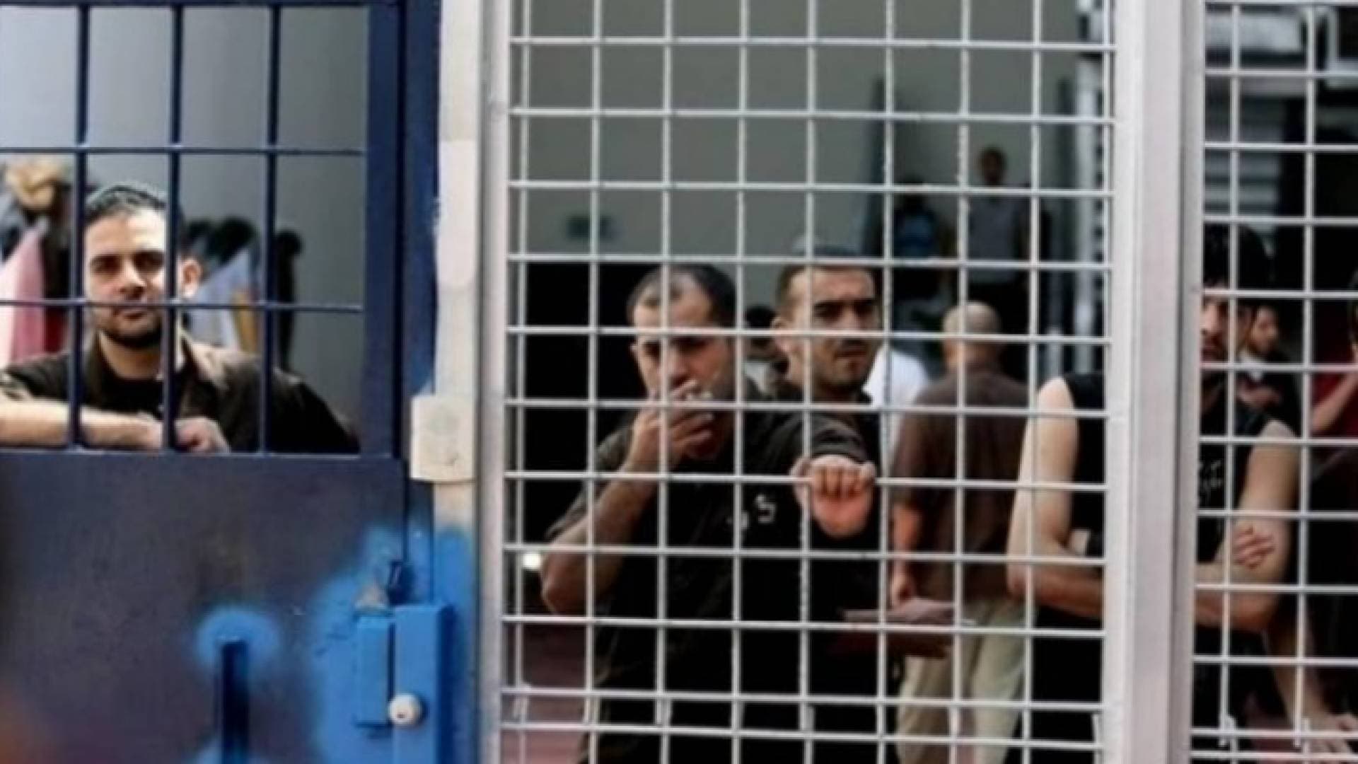 الحركة الأسيرة تقرر تعليق خطوة الإضراب الجماعي عن الطعام
