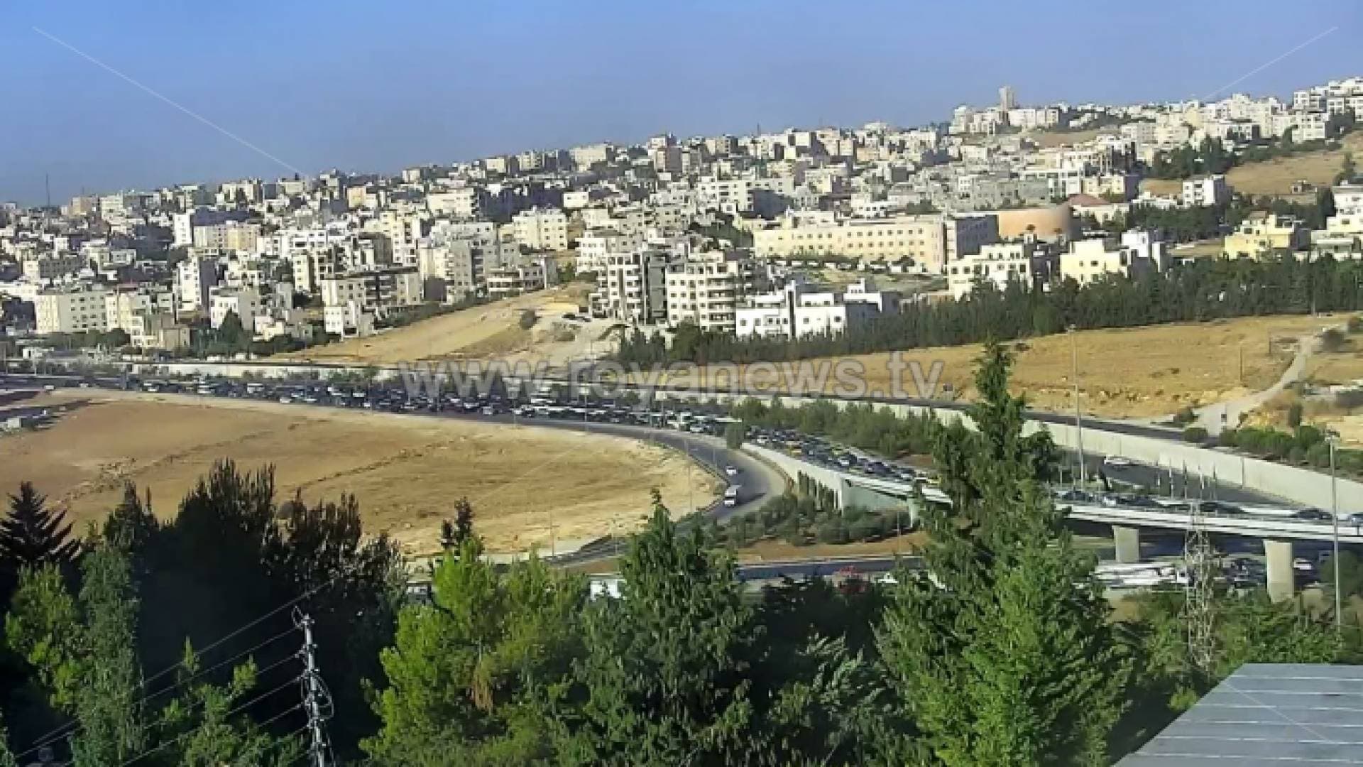 أزمة مرورية خانقة على طريق المطار باتجاه الدوار السابع بعمان.. فيديو وصور