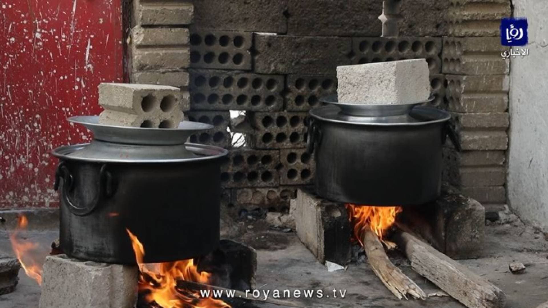 بالفيديو.. مطبخ نسائي سوري لإعداد المونة بطرق تراثية