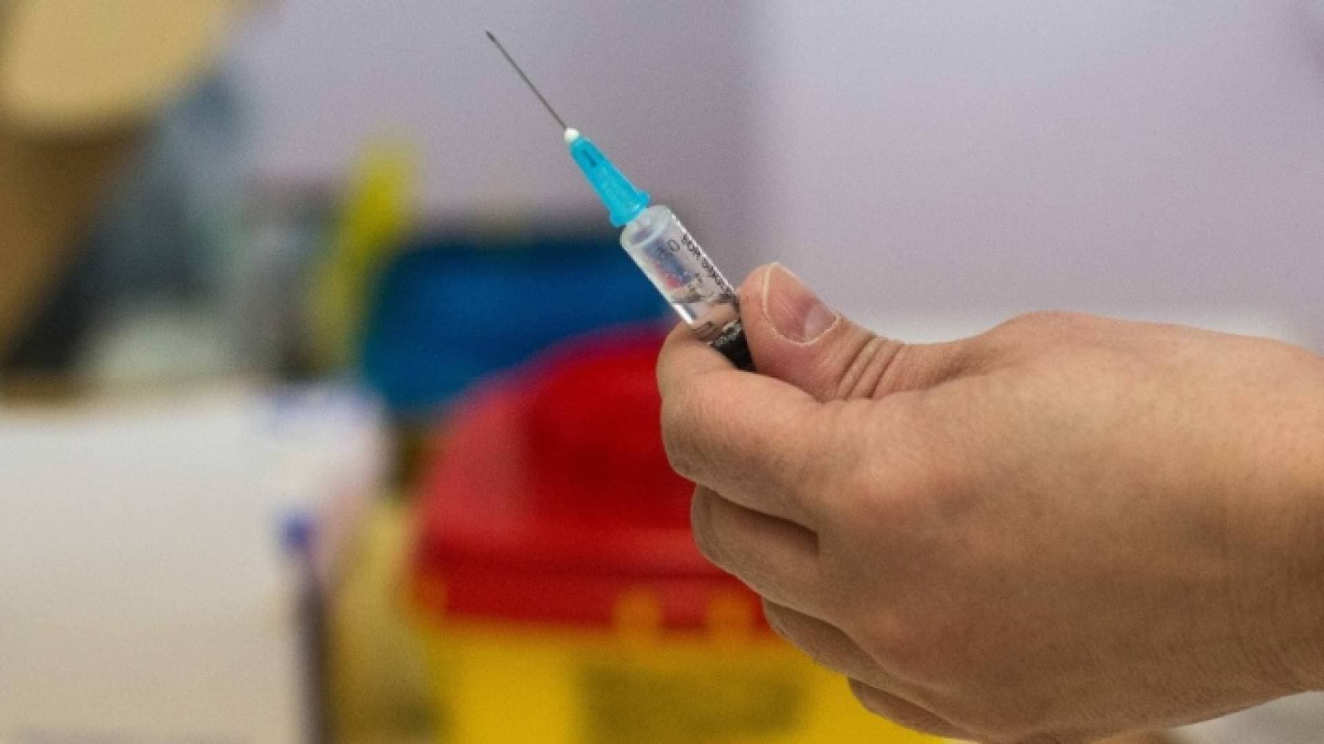 الصحة تعلن أسماء مراكز لقاحات كورونا حسب النوع ليوم السبت