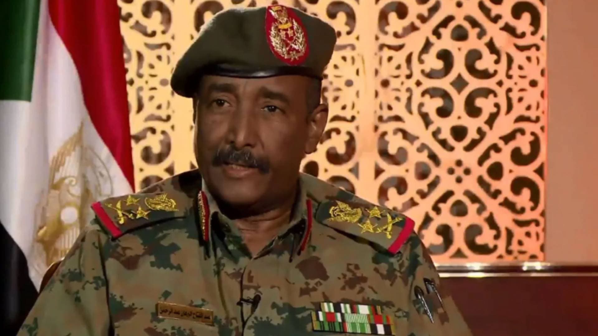 البرهان يتعهد بإجراء الانتخابات العامة السودانية في موعدها