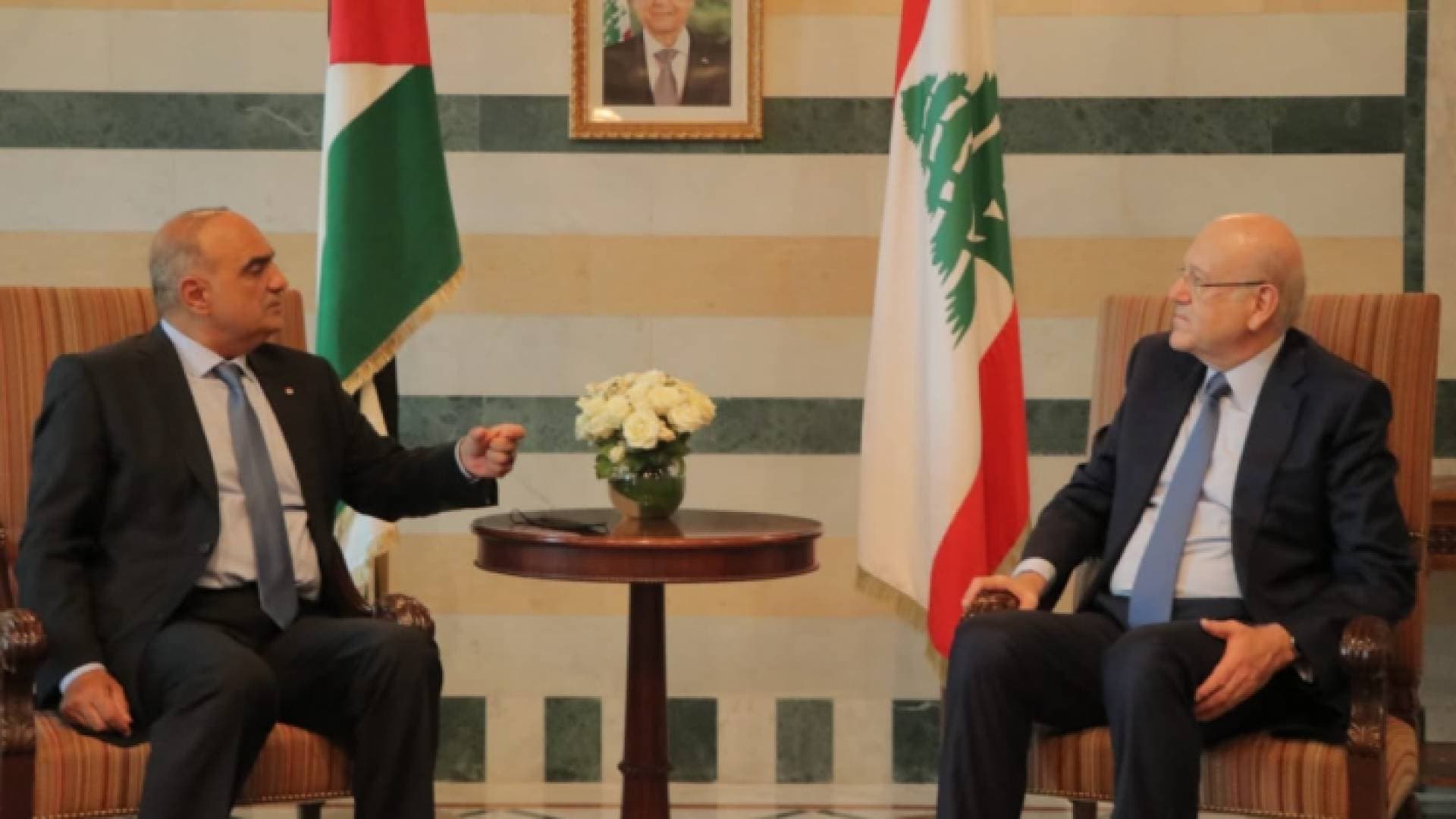 الخصاونة يجري مباحثات مع نظيره اللبناني في بيروت