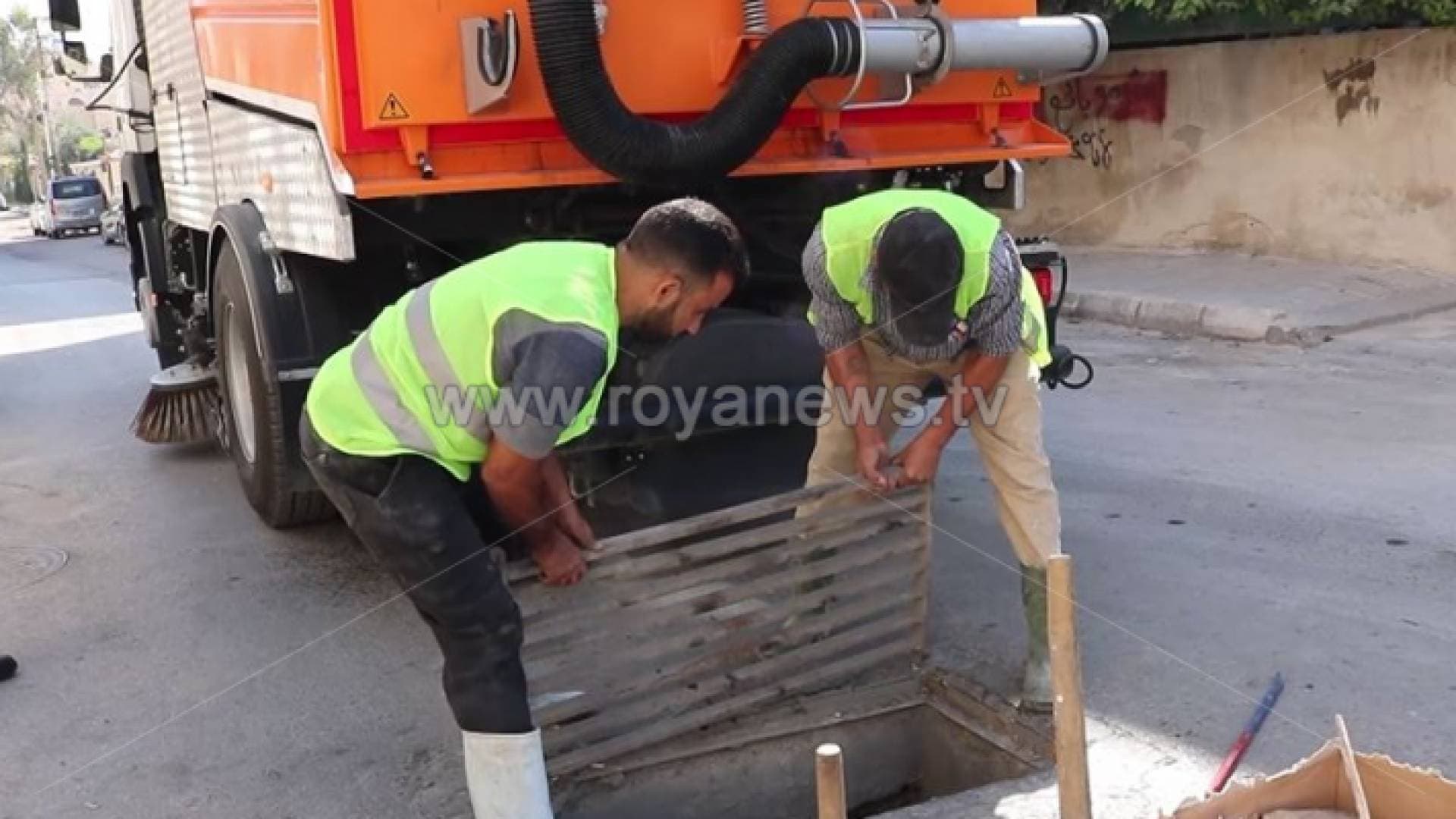 تصريف مياه الأمطار.. مشكلة مزمنة في الزرقاء - فيديو