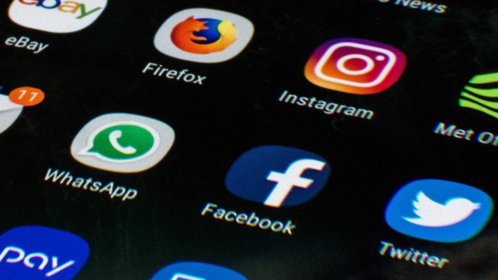 "أف بي آي" يقدم نصائح للحفاظ على الحسابات الإلكترونية من الاختراق