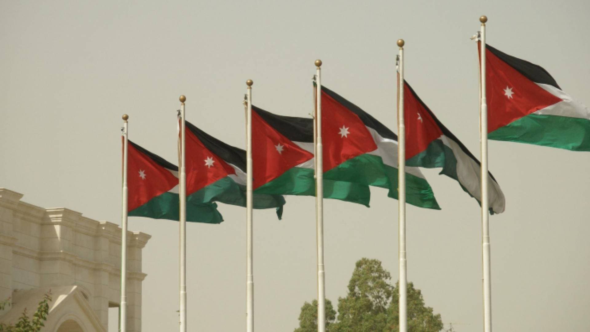 "اللجنة الملكية" تسلم الملك تقريرها لتحديث المنظومة السياسية