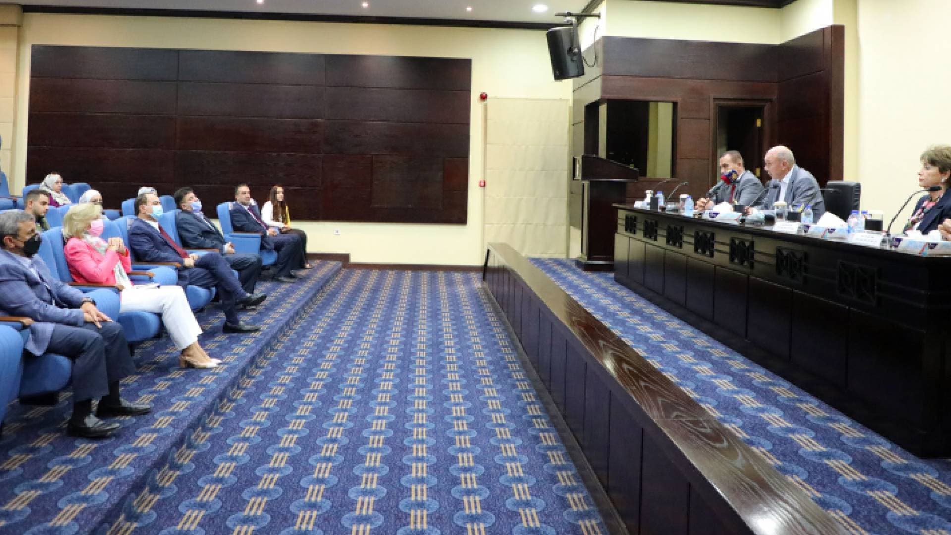 الفايز يدعو الشباب إلى مواجهة الضغوط التي يتعرض لها الأردن من جهات خارجية
