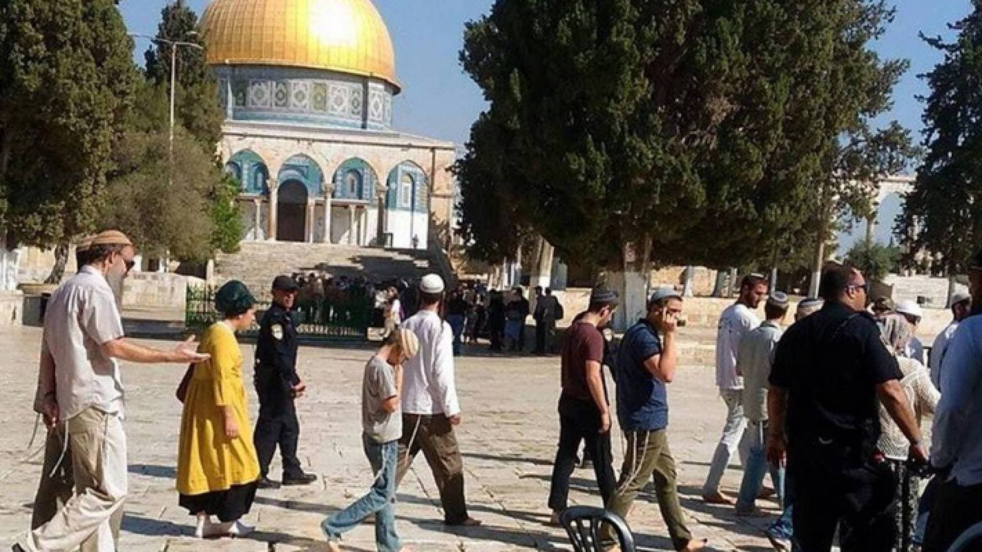 مستوطنون يقتحمون الأقصى ويؤدون صلوات صامتة