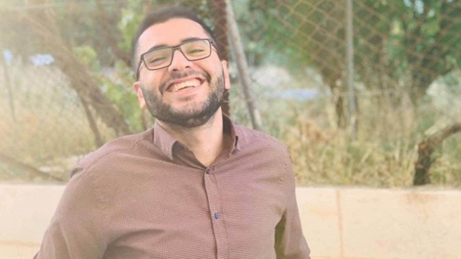 والد الأسير مقداد: بدأ يفقد الذاكرة