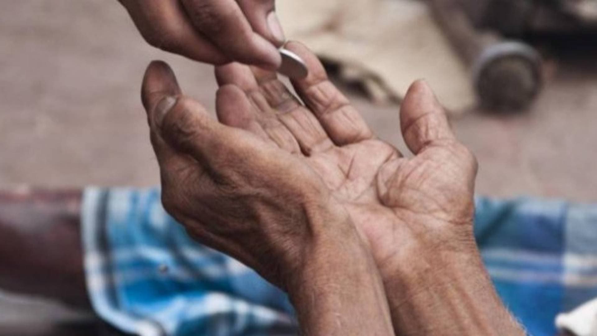 ضبط متسولة أربعينية تمتلك ٤ مركبات حديثة ودخلها الشهري يتجاوز ١٥٠٠ دينار