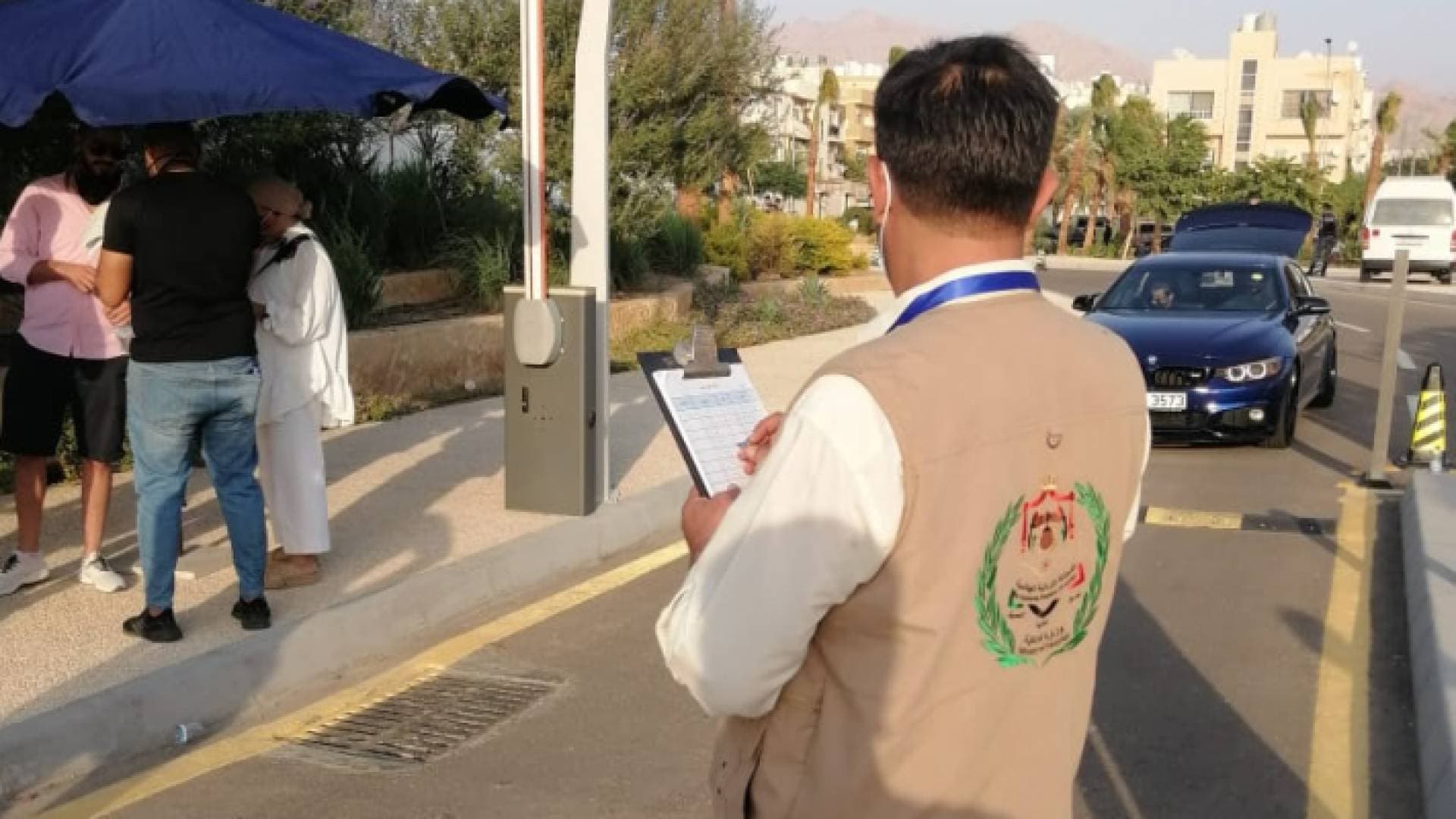 الداخلية تنشر صورا لاجراءات التفتيش على المطاعيم قبل بدء حفل عمرو دياب في العقبة