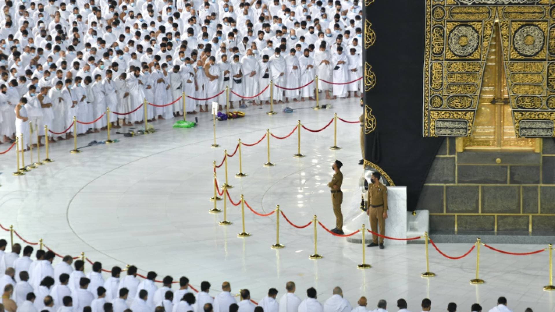 بالفيديو.. أول صلاة في الحرم المكي "دون تباعد"