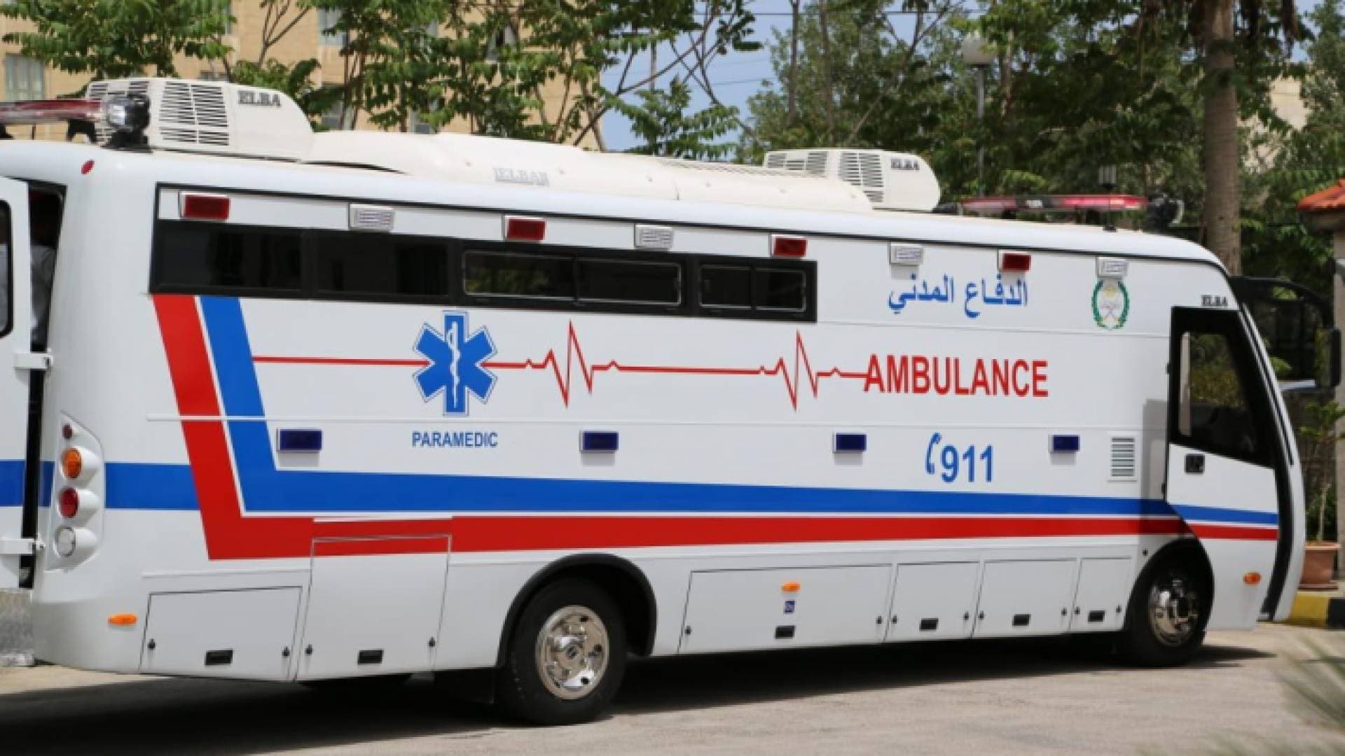 ما هي حافلة الدفاع المدني الضخمة التي شوهدت أمام المستشفى الميداني؟