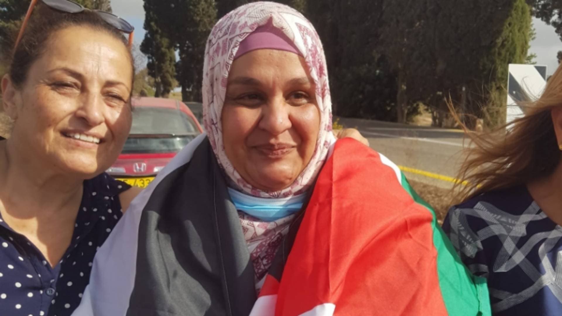 الاحتلال يعيق دخول الأسيرة المحررة نسرين أبو كميل إلى غزة.. فيديو