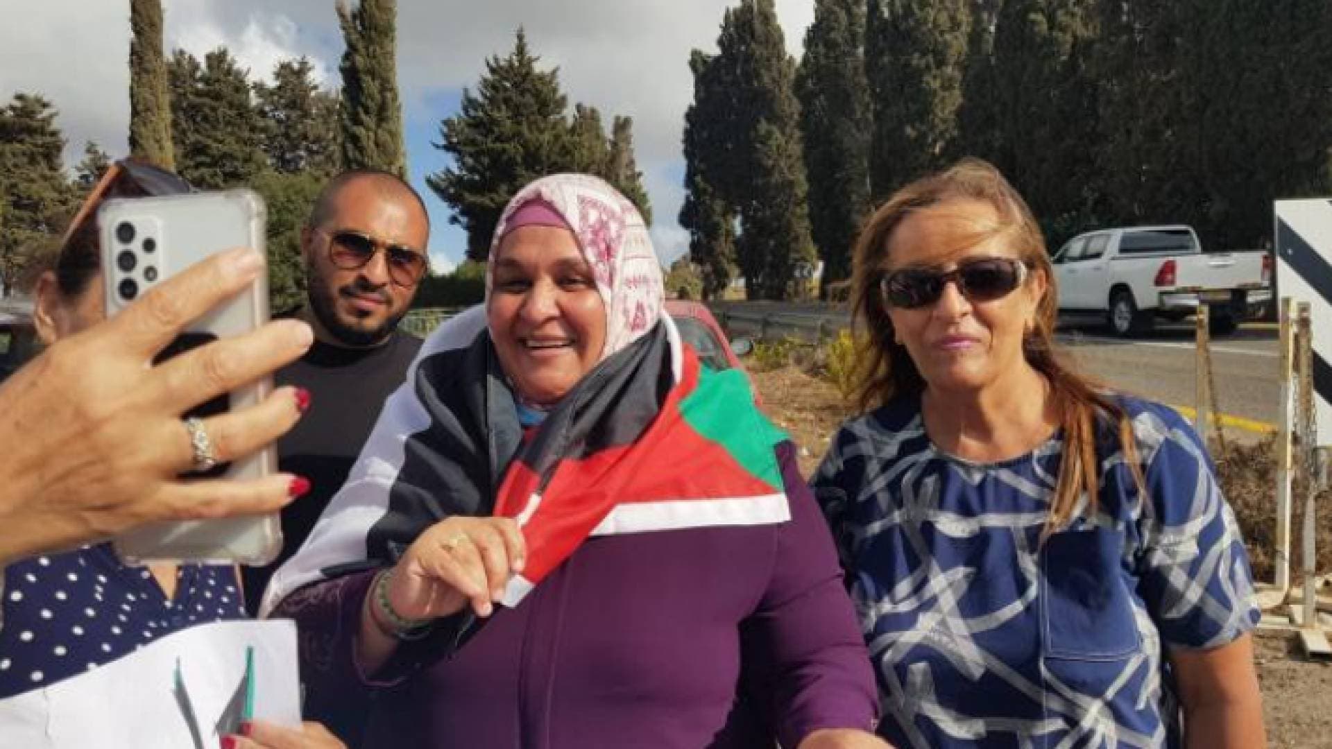 بالفيديو.. نسرين أبو كميل تعانق الحرية وتصل إلى غزة بعد أيام من المنع