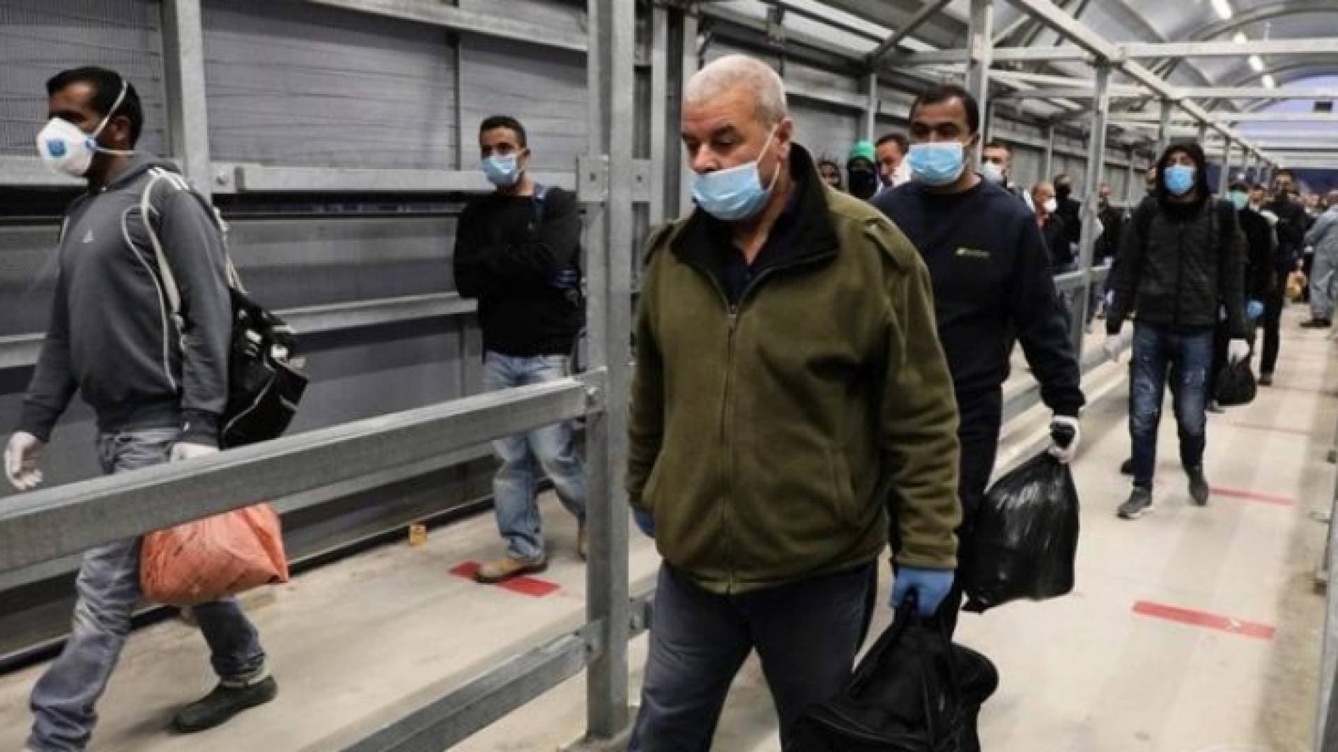 الصحة الفلسطينية: بدء تطعيم عمال أراضي الـ٤٨ بالجرعة الثالثة