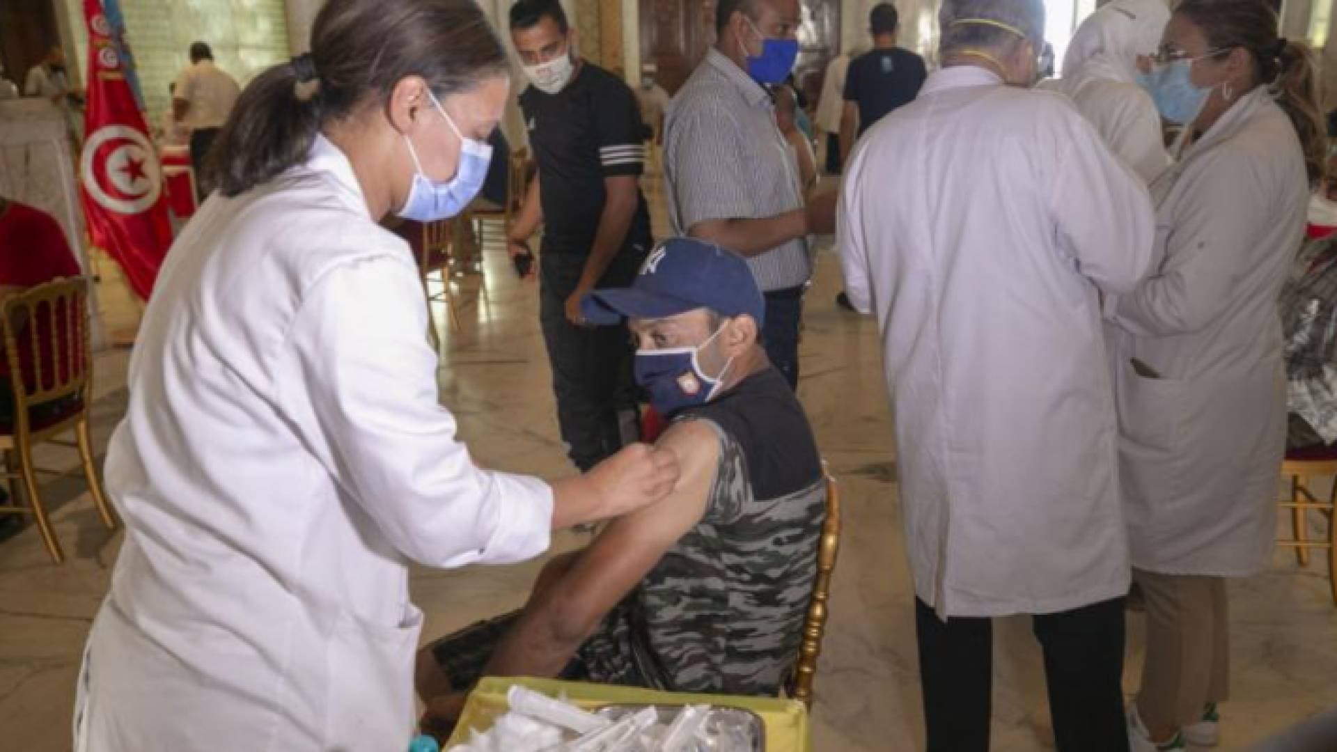 تونس تفرض جواز تطعيم كورونا على المواطنين والزائرين - فيديو