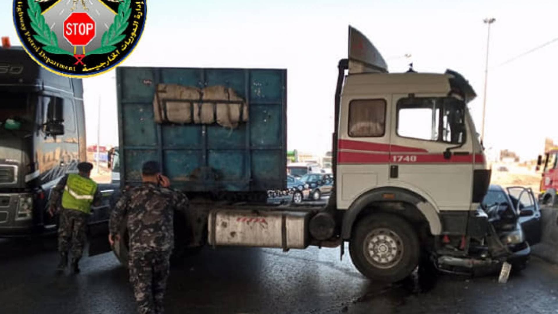 إصابات بحادث تصادم ٥ مركبات أسفل جسر الرصيفة - صور