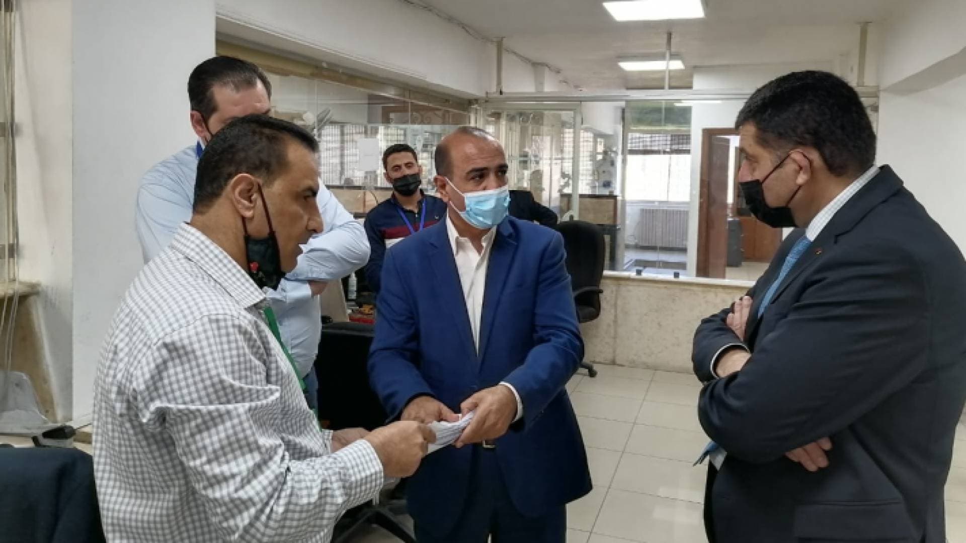 وزير العمل يوجه بتقديم أفضل الخدمات للمواطنين