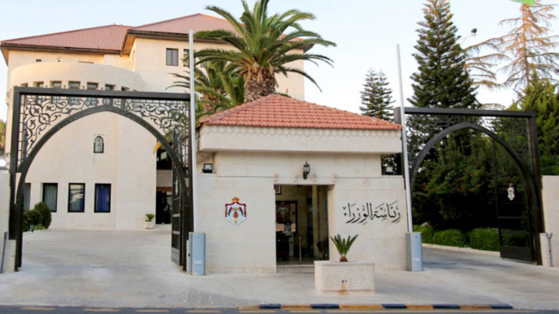 مجلس الوزراء يوافق على إعادة ٩ معلمين محالين على الاستيداع إلى الخدمة