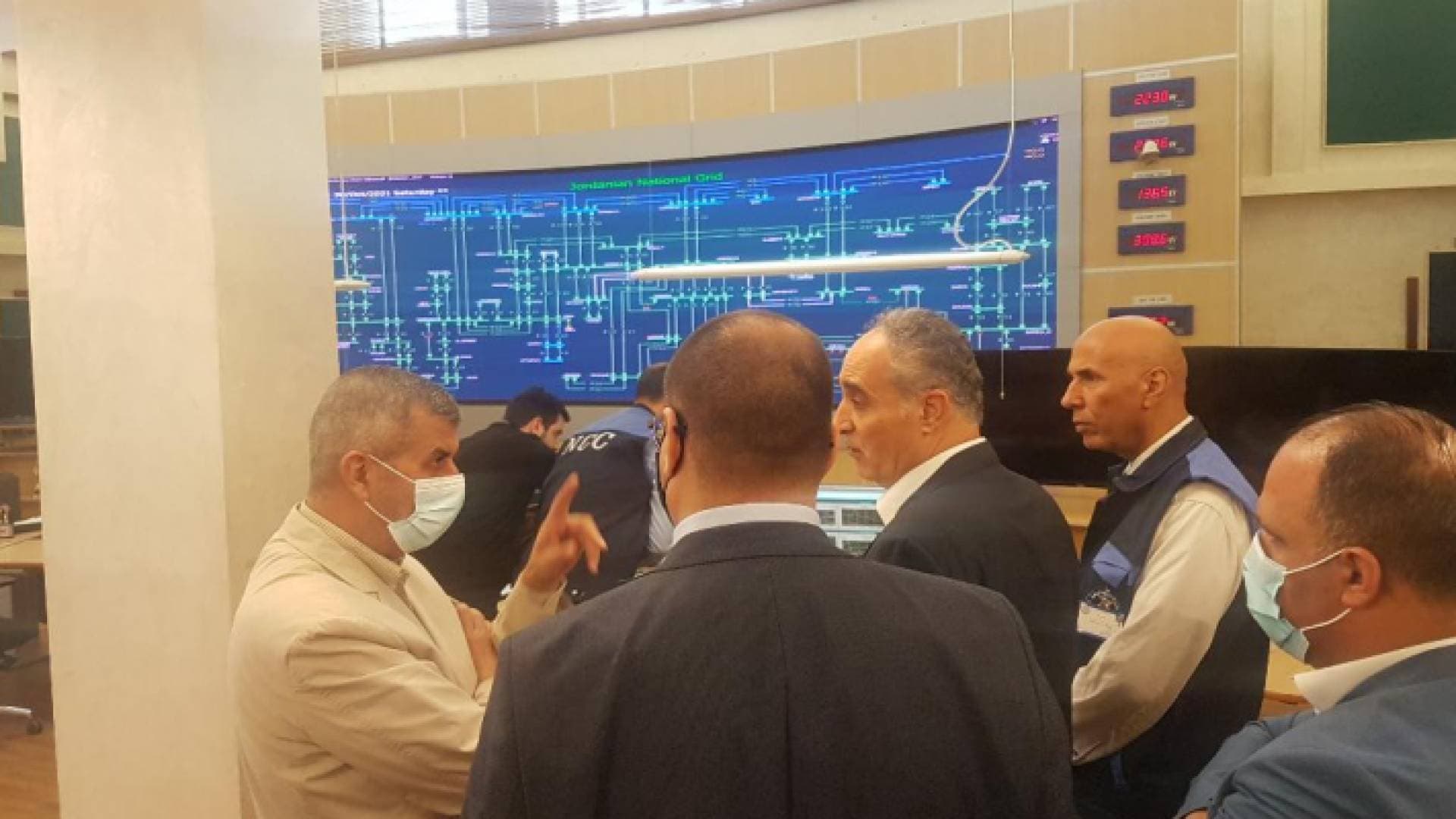 وزير الطاقة يؤكد ضرورة تطوير شبكات الكهرباء