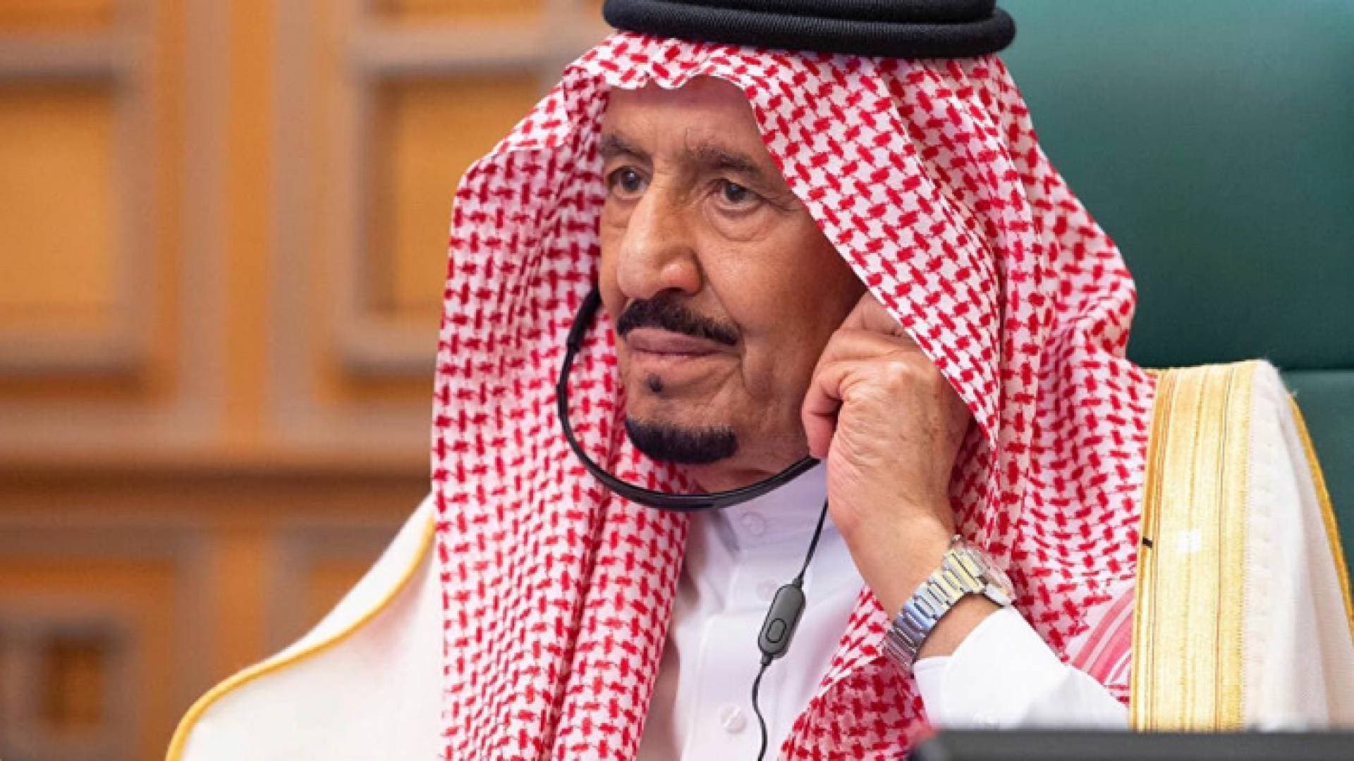الملك سلمان يهاتف أمير الكويت وملك البحرين