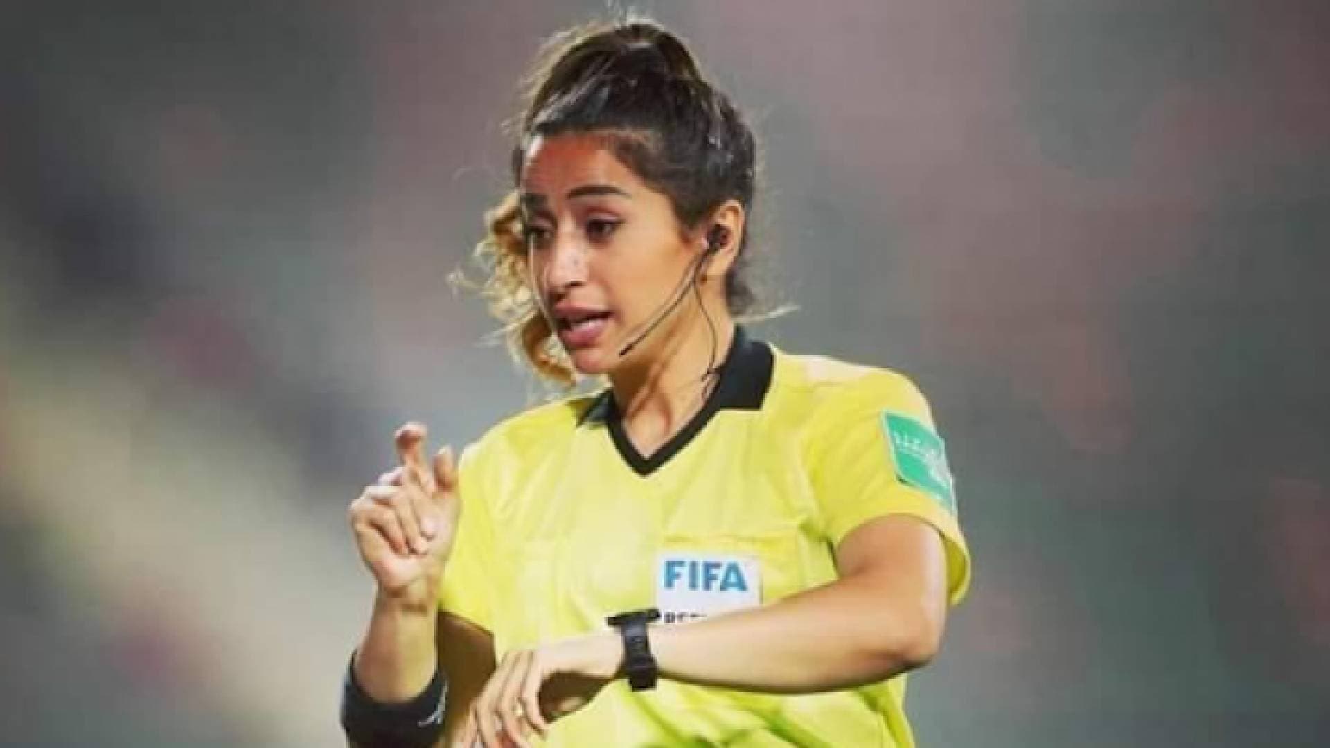 للمرة الأولى في التاريخ.. طاقم حكام نسوي يقود مباراة في دوري المحترفين
