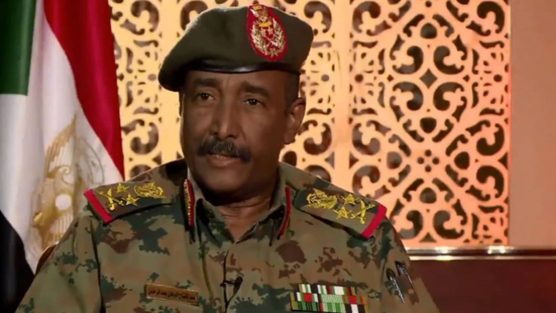 التلفزيون السوداني: البرهان يأمر بإطلاق سراح ٤ وزراء مدنيين من حكومة حمدوك