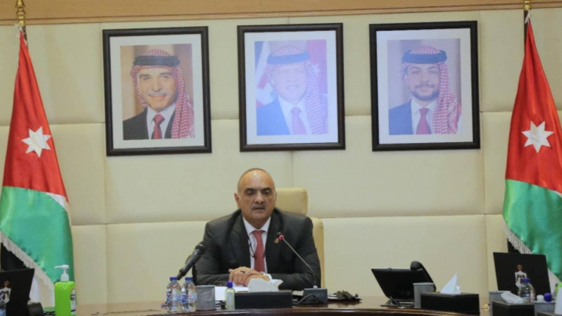 الحكومة تقر مشروع تعديل الدستور ومشروعي قانوني الانتخاب والأحزاب