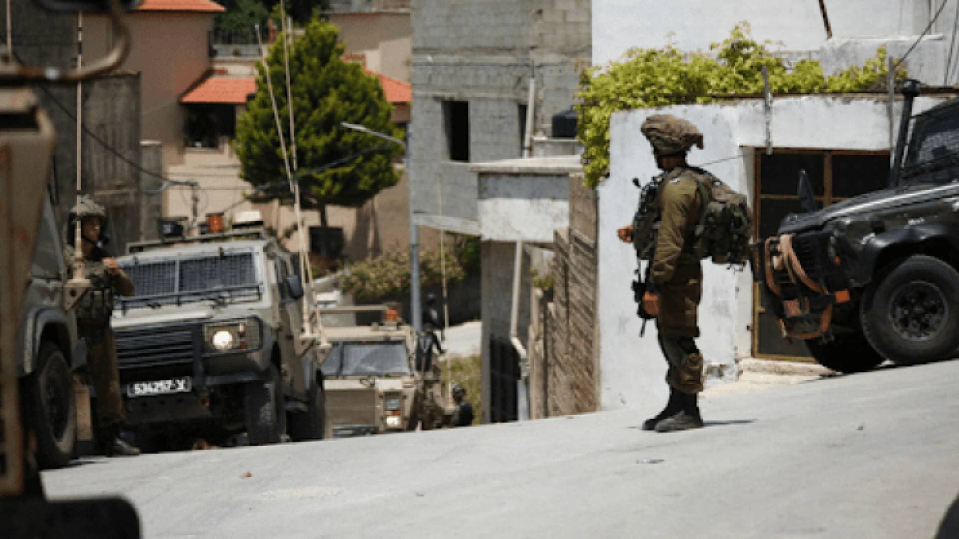 إصابة فلسطينيين بالاختناق على أيدي قوات الاحتلال الإسرائيلي