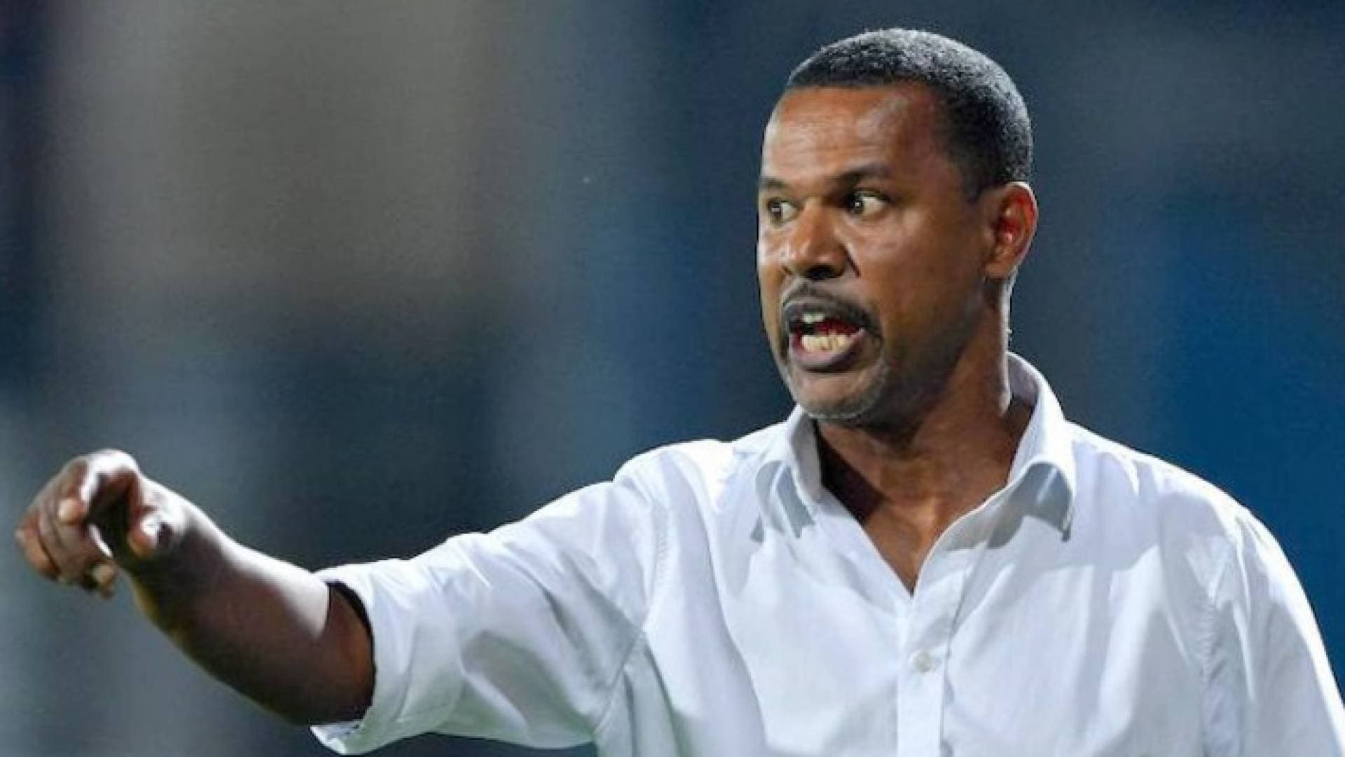 الرجاء المغربي يقيل مدربه التونسي لسعد الشابي