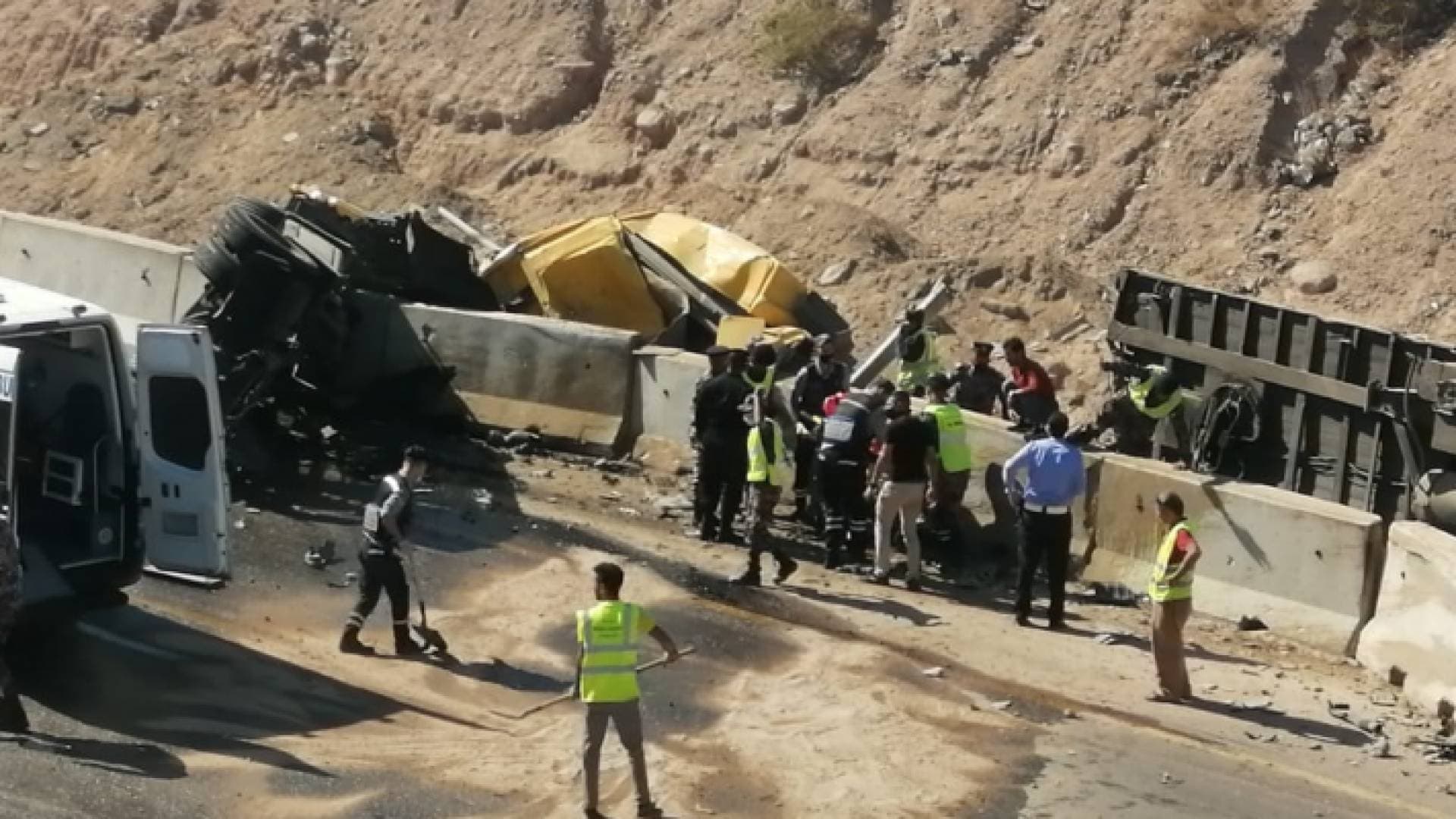 مراسل رؤيا: وفاة مواطن بانقلاب شاحنة في العقبة