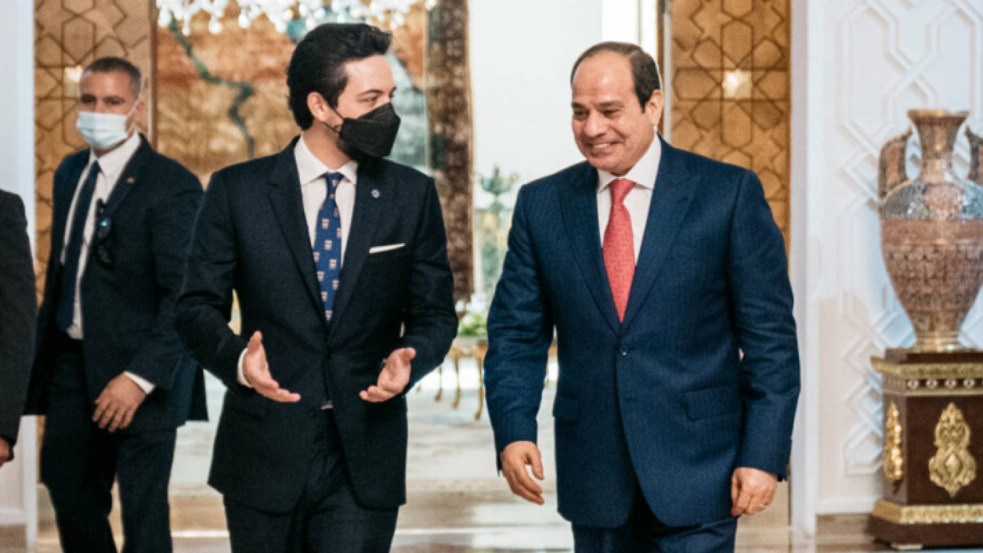 السيسي: لمست بالأمير الحسين روح الشباب الواعد