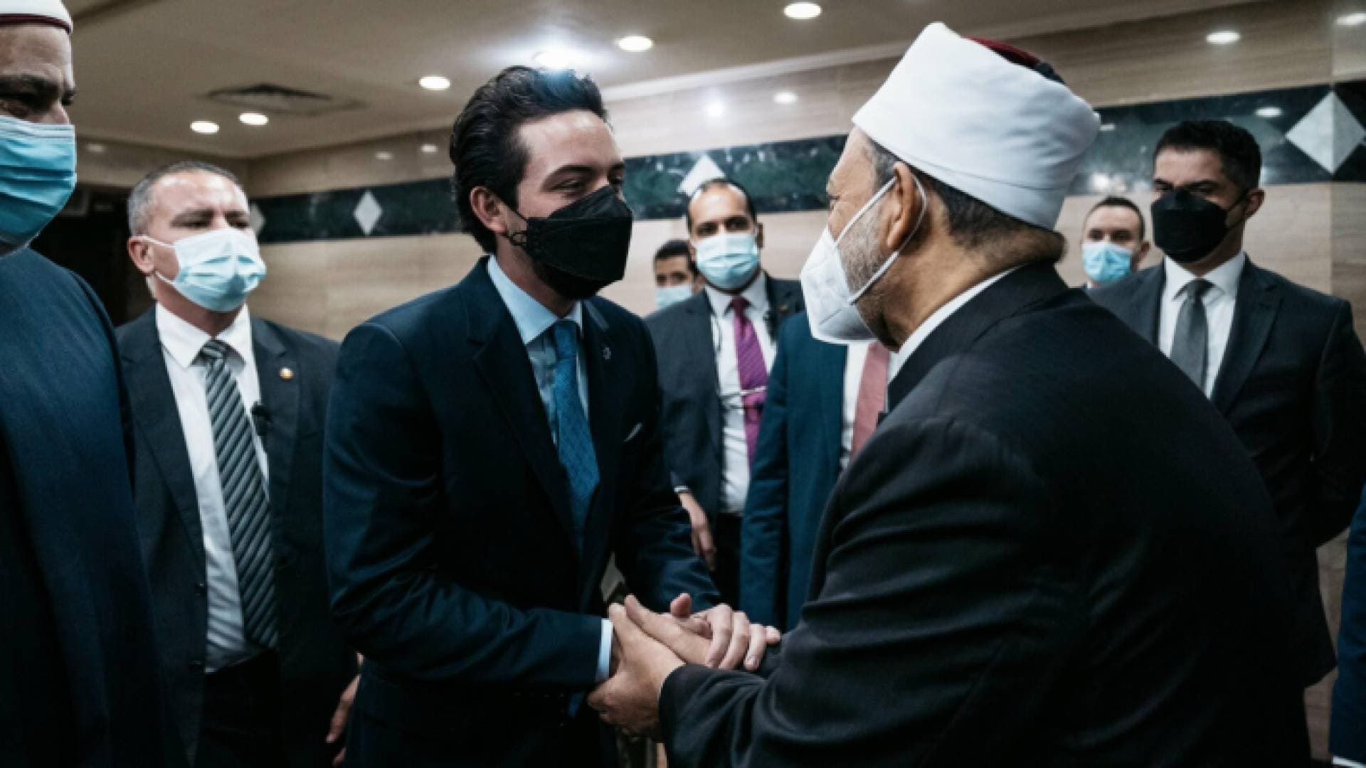 ولي العهد يزور مشيخة الأزهر ويلتقي الطيب