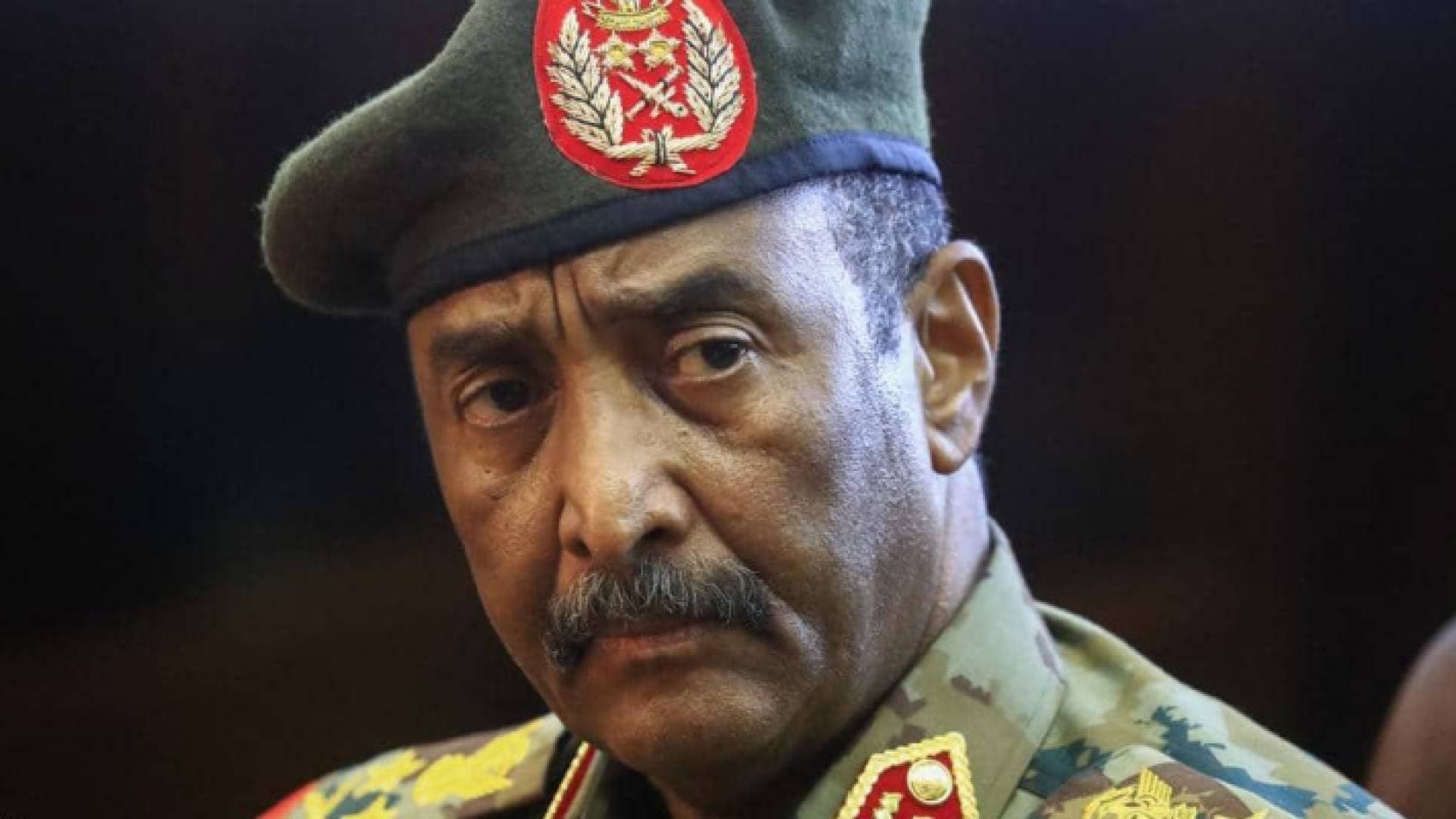 البرهان يشكل مجلس سيادة انتقاليا جديدا في السودان بقيادته