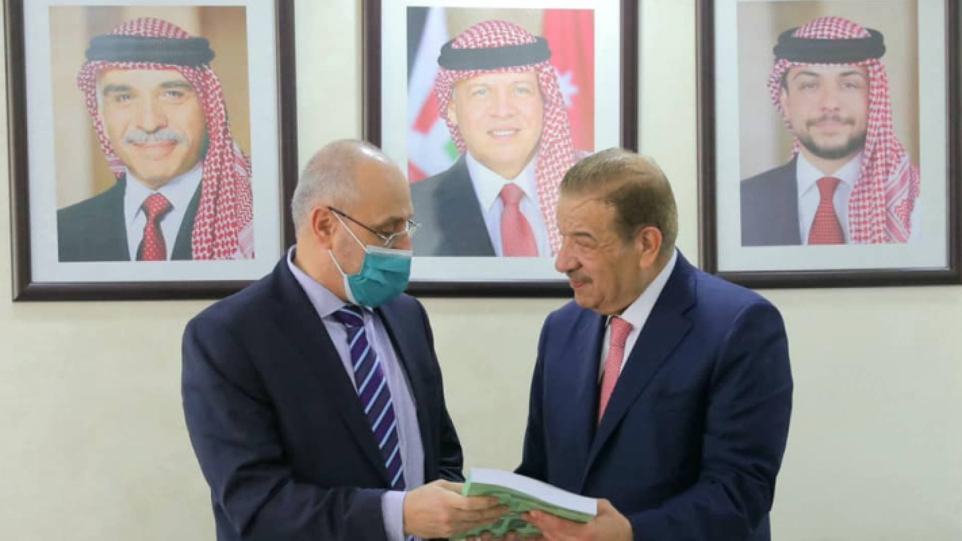 الدغمي يتسلم تقرير ديوان المحاسبة لعام ٢٠٢٠