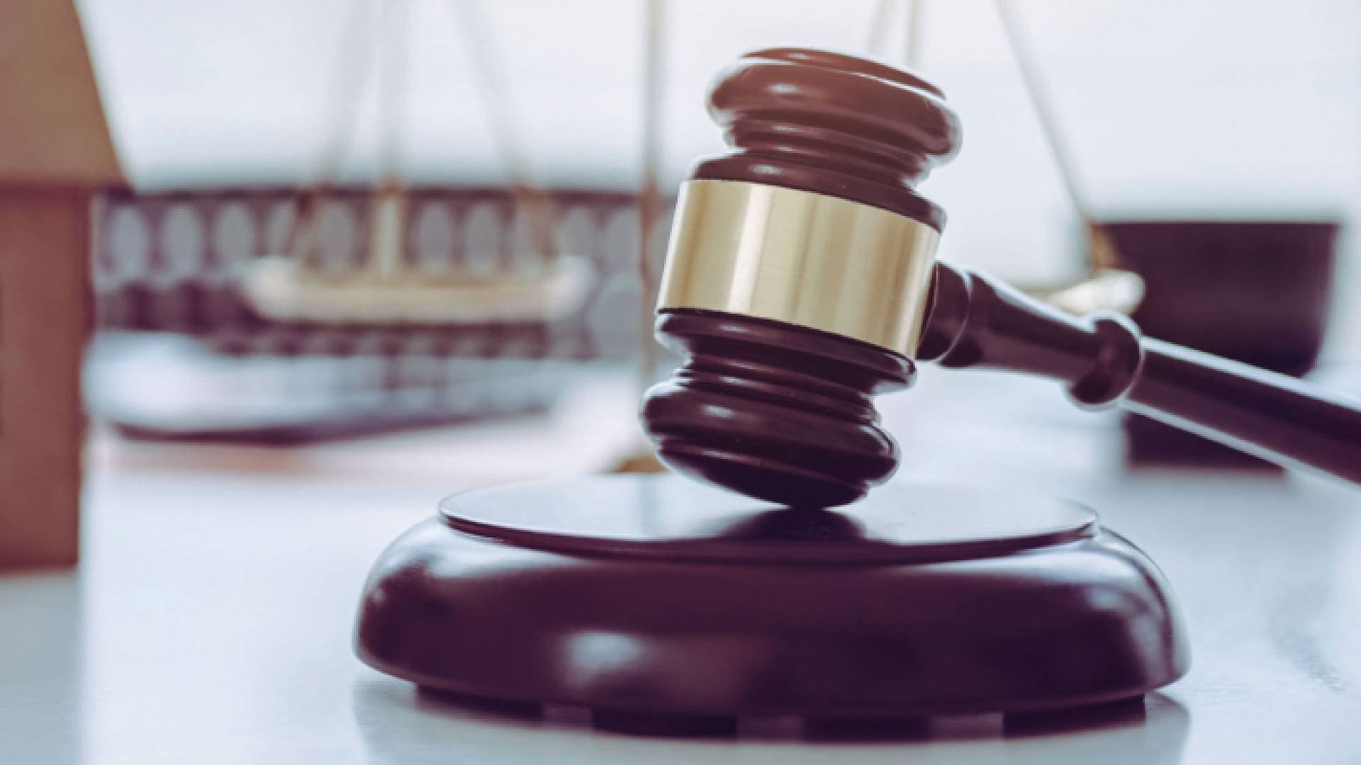 الأشغال المؤقتة ٧ سنوات لموظف حكومي سرق بنزين بقيمة ١٨ ألف دينار