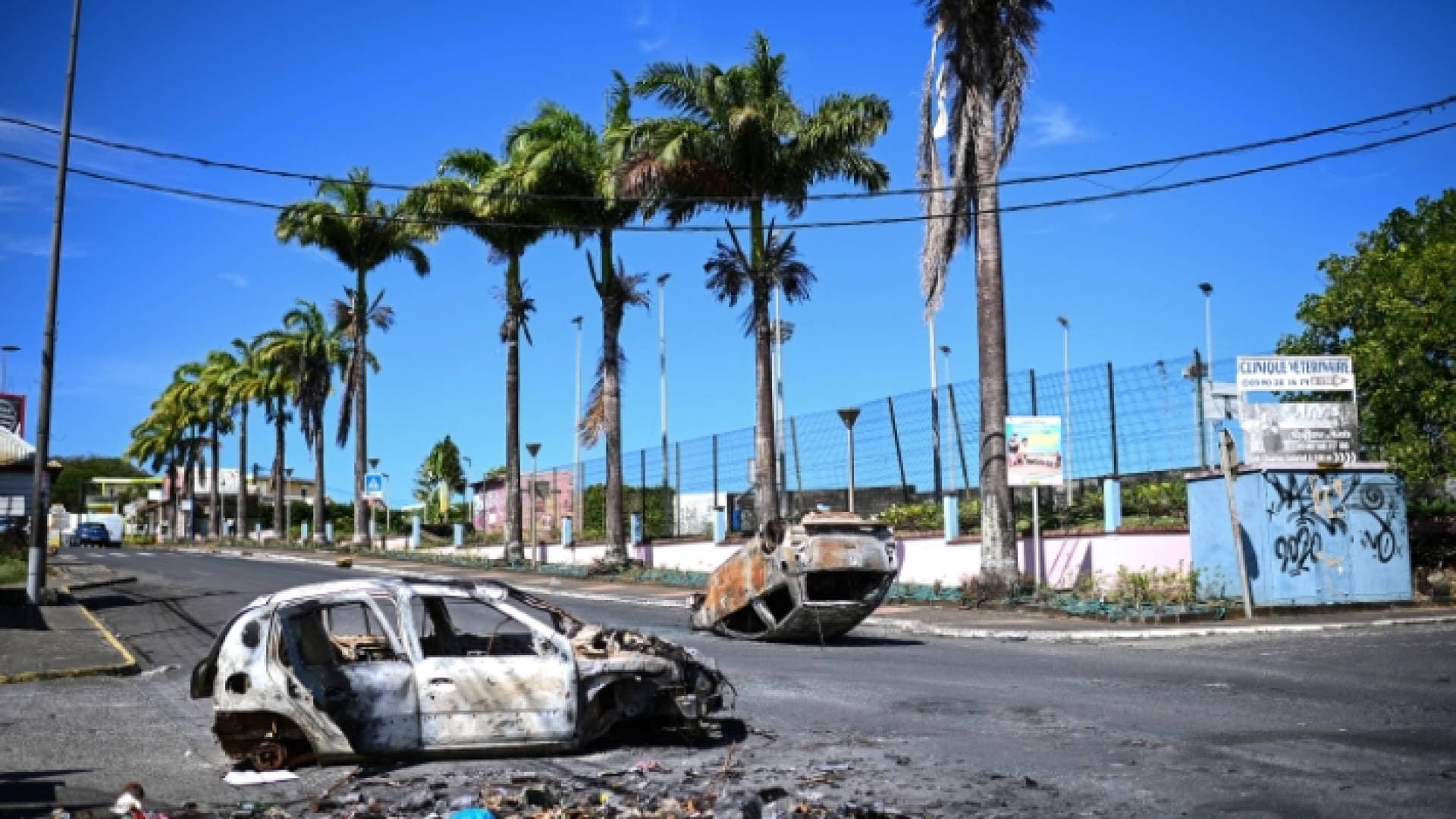 فرنسا تفرض حظر تجول جديد