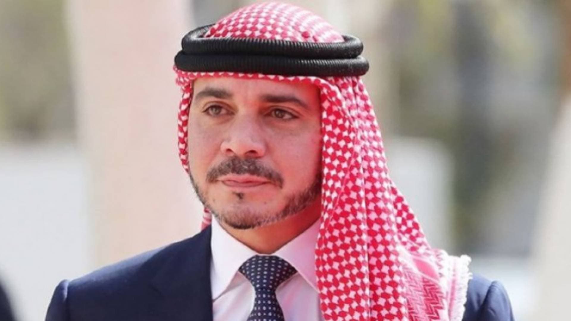 الأمير علي يبارك للنادي الفيصلي