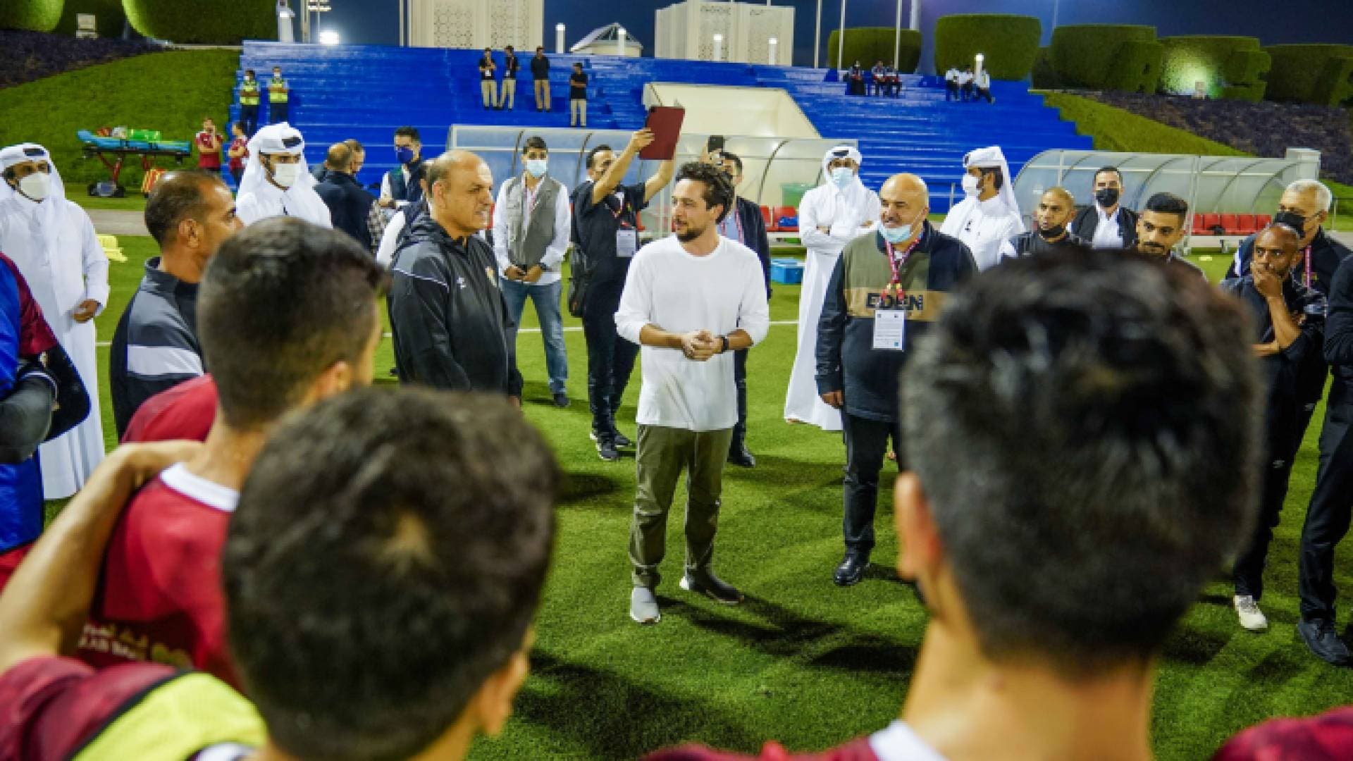ولي العهد يزور المعسكر التدريبي للمنتخب الوطني المشارك في كأس العرب - صور