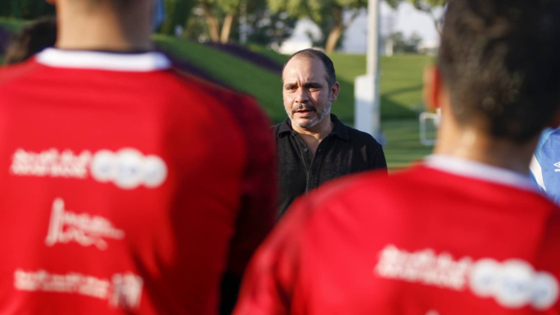 الأمير علي يتابع تدريبات النشامى قبل لقاء المغرب بكأس العرب